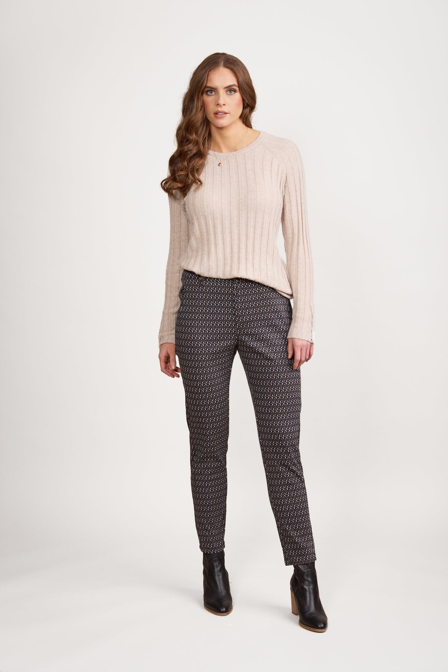 1071 Oatmeal - Round Neck Ribbed Knit Jumper with Dome Cuff Detail - Vassalli