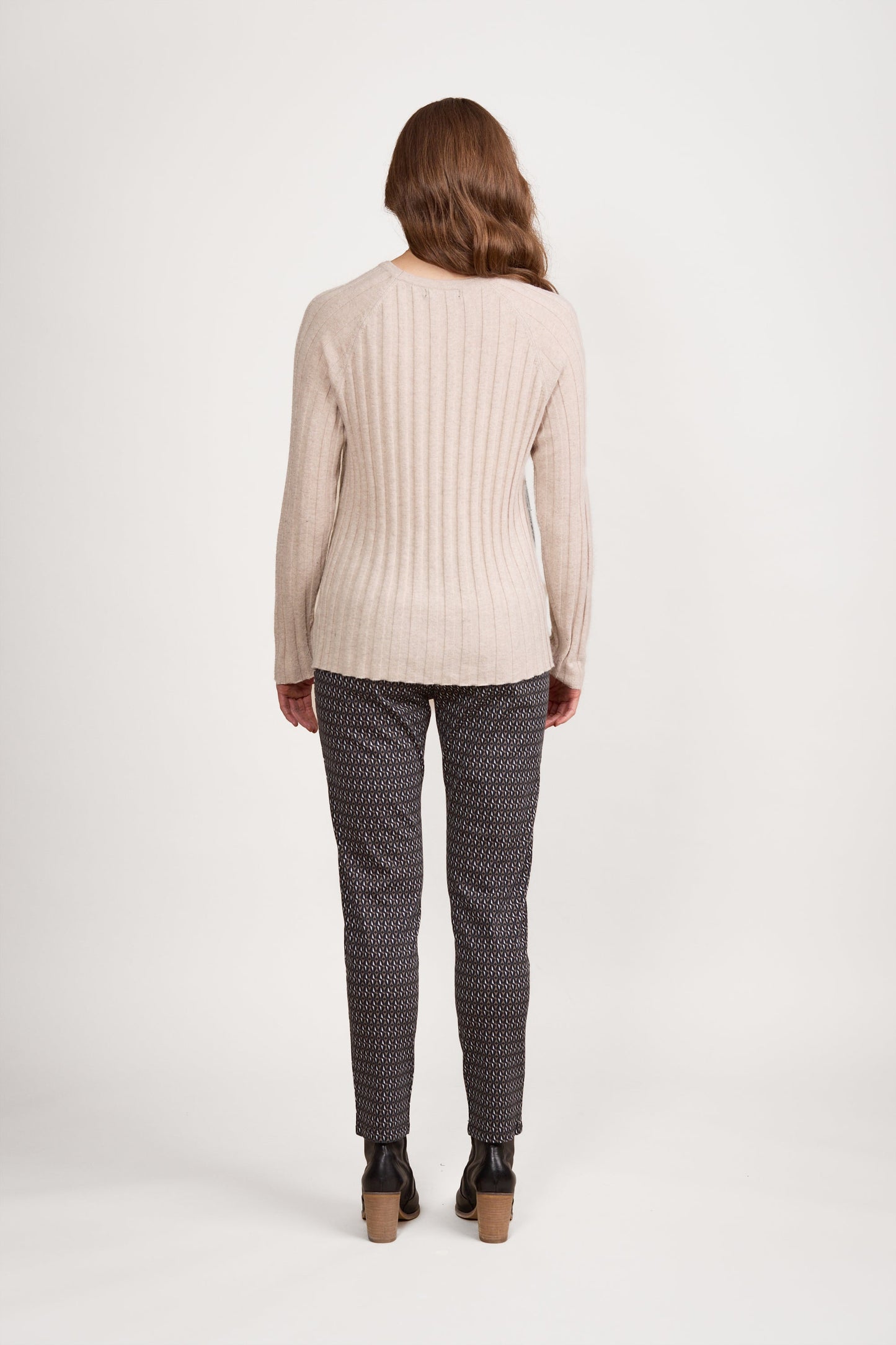 1071 Oatmeal - Round Neck Ribbed Knit Jumper with Dome Cuff Detail - Vassalli