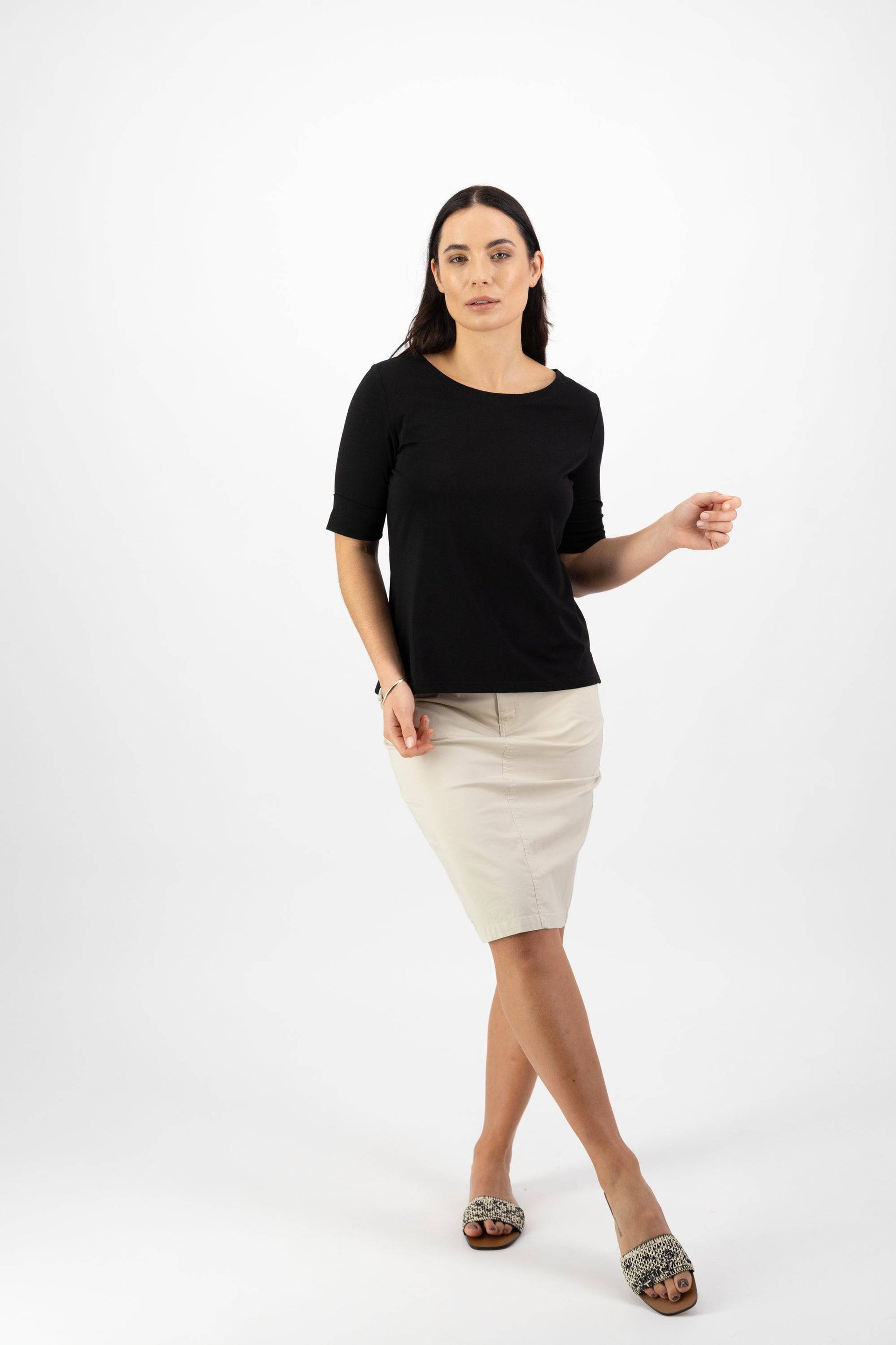 4262 Black - Boat Neck Top - Vassalli