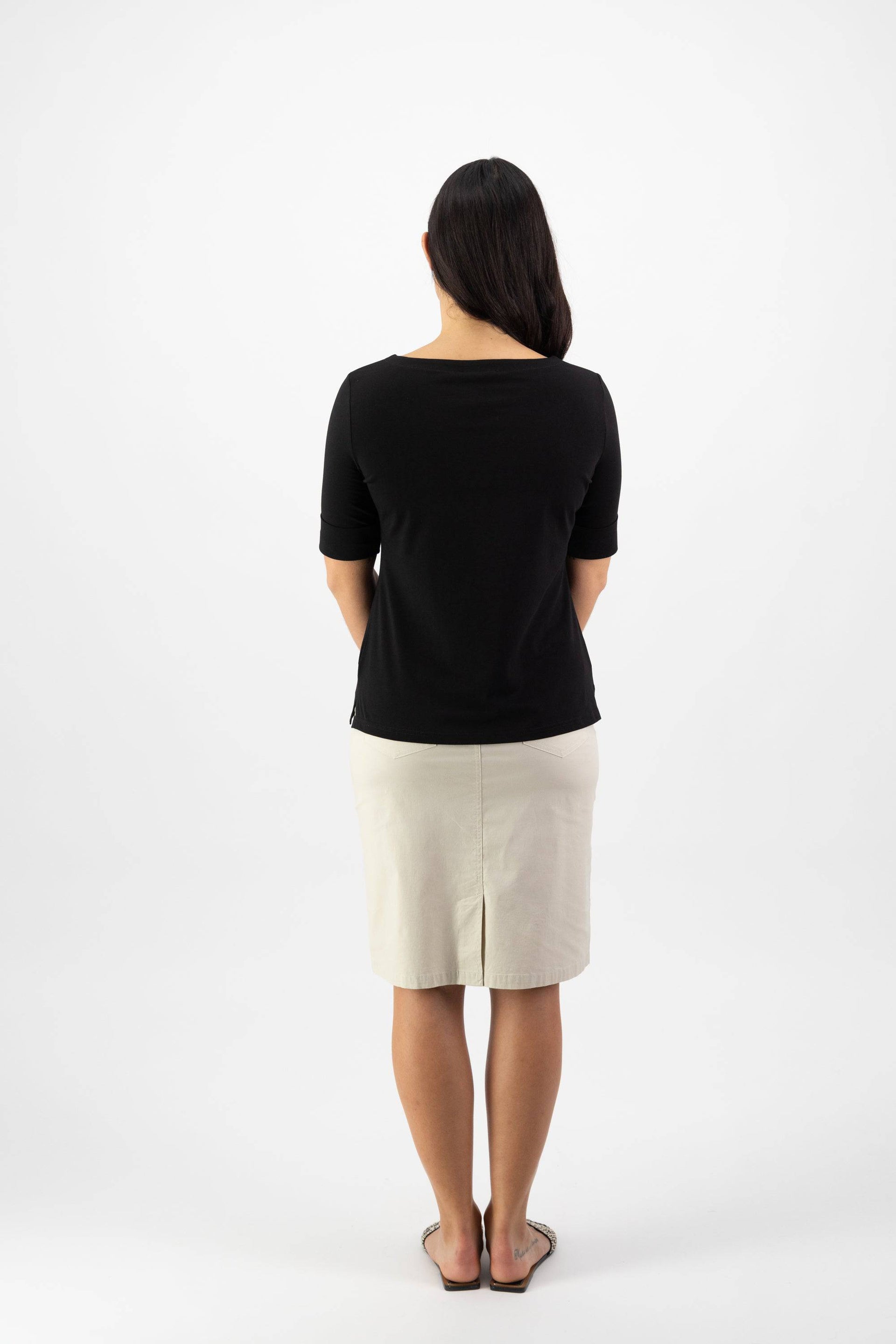 4262 Black - Boat Neck Top - Vassalli