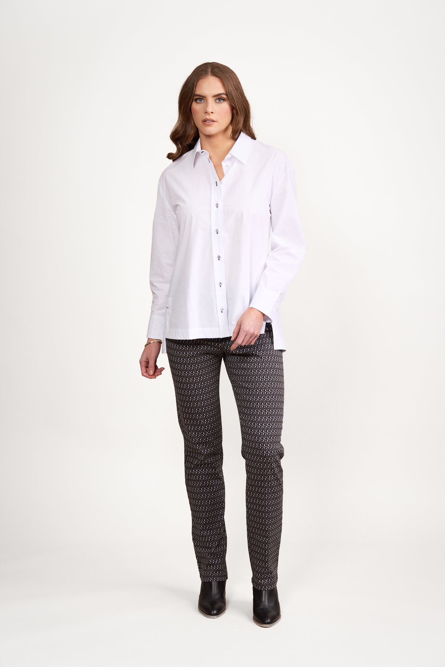 4441 White/Ink - Shirt with Contrast Coloured Stitching and Side Splits