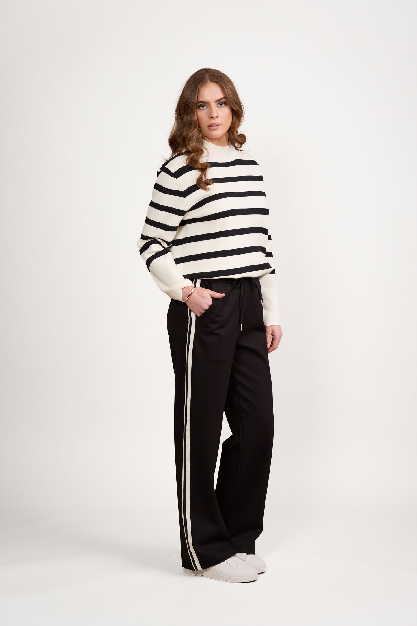 5006 Black - Wide Leg Full Length Pant with Side Stripe Panel - Vassalli