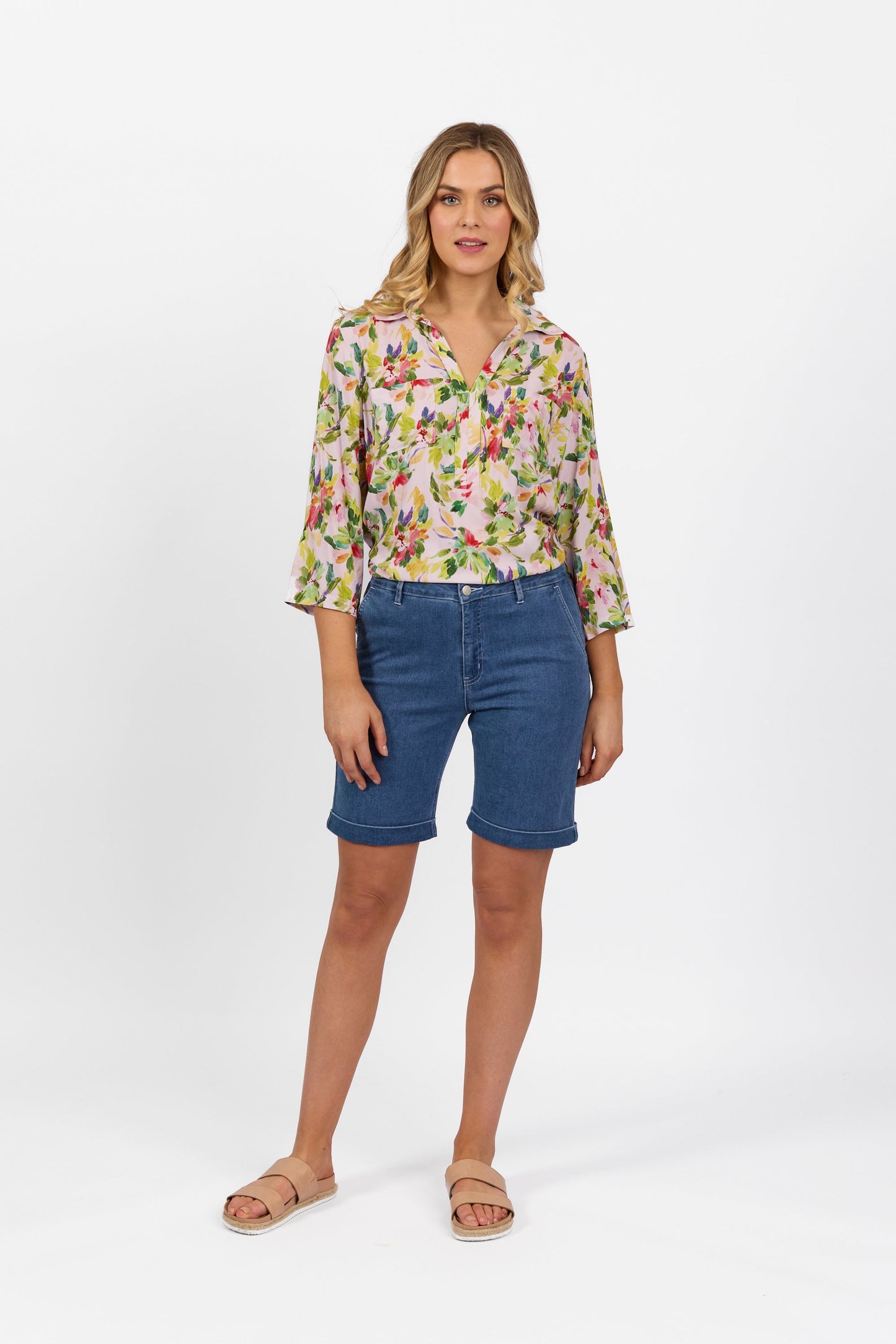 5775A Blue Hue - Slim Leg Above Knee Short - Vassalli