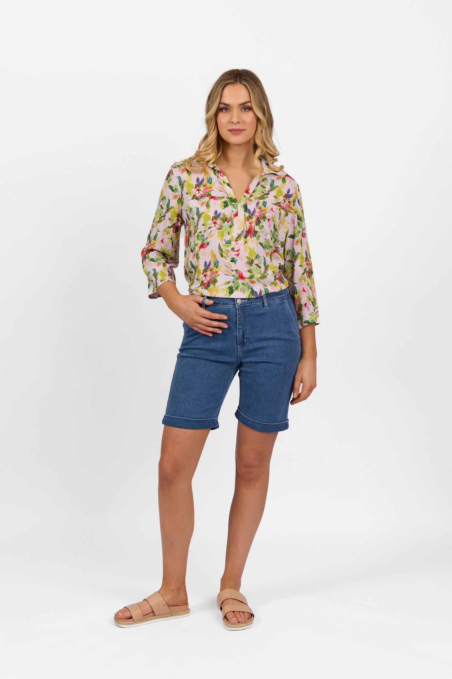 5775A Blue Hue - Slim Leg Above Knee Short - Vassalli