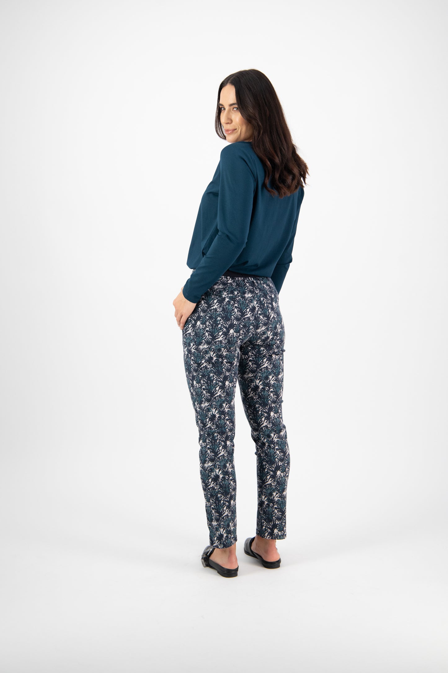 5899A Aspen - Skinny Leg Ankle Grazer Printed Pant with Elastic Back Waist - Vassalli