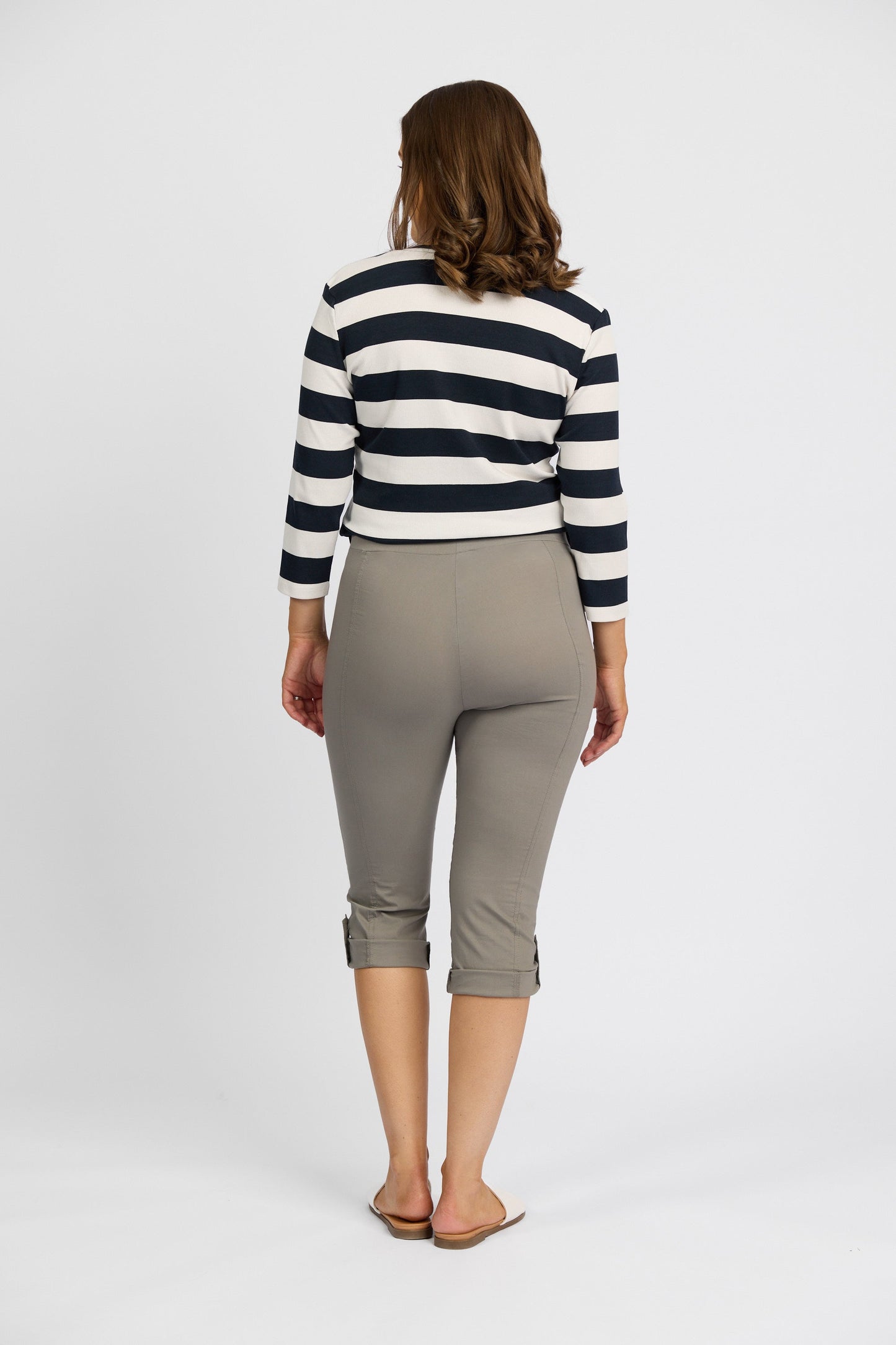 P7065 Latte - Paris Cargo 3/4 Short