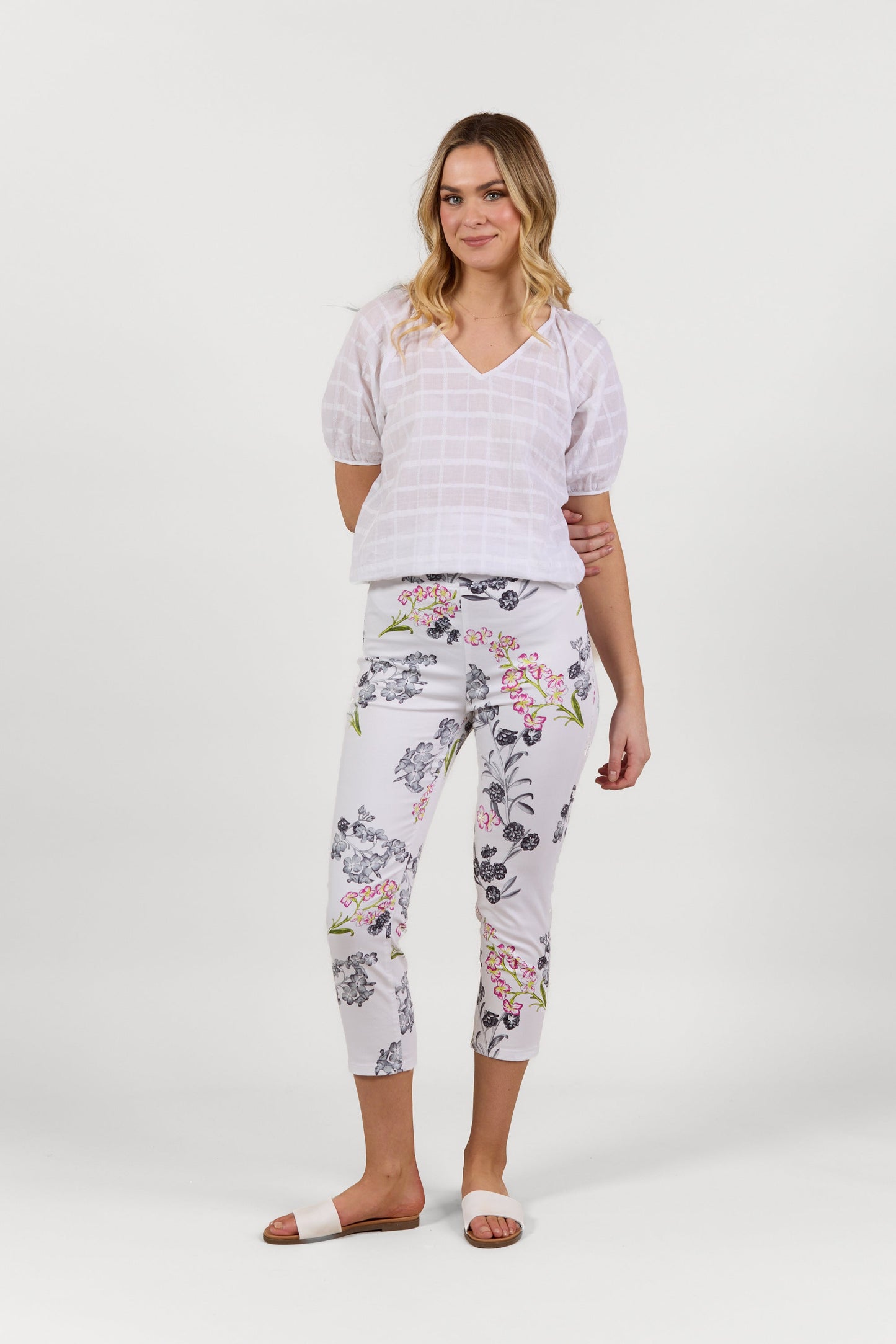 S271LW Delphi - Skinny Leg 7/8 Length Lightweight Pull-On - Vassalli