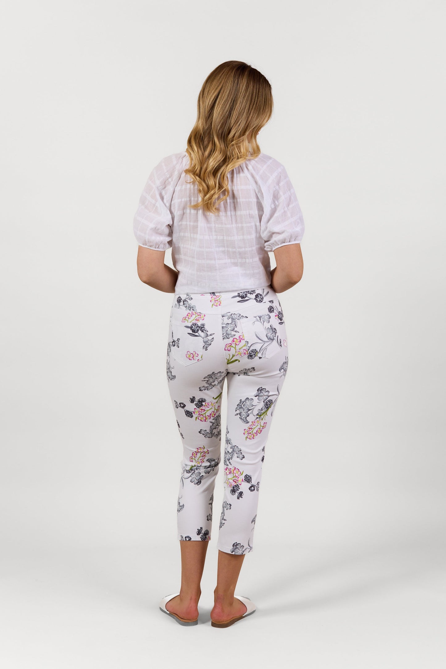 S271LW Delphi - Skinny Leg 7/8 Length Lightweight Pull-On - Vassalli