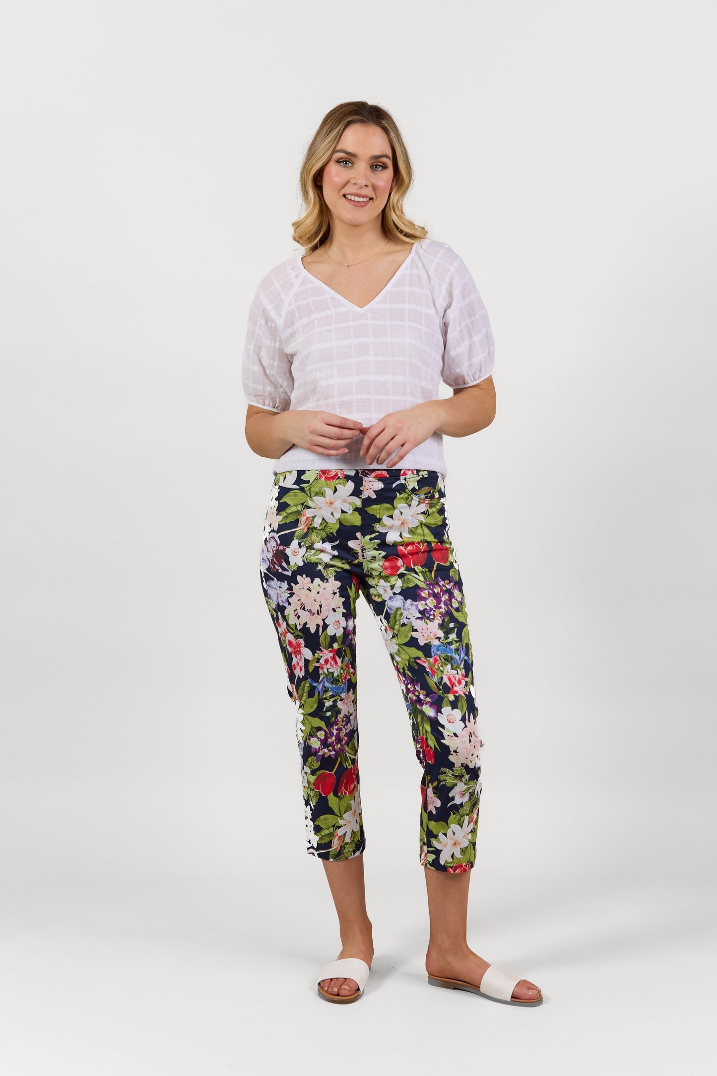 S274LW Tulip - Slim Leg 7/8 Length Lightweight Pull-On - Vassalli