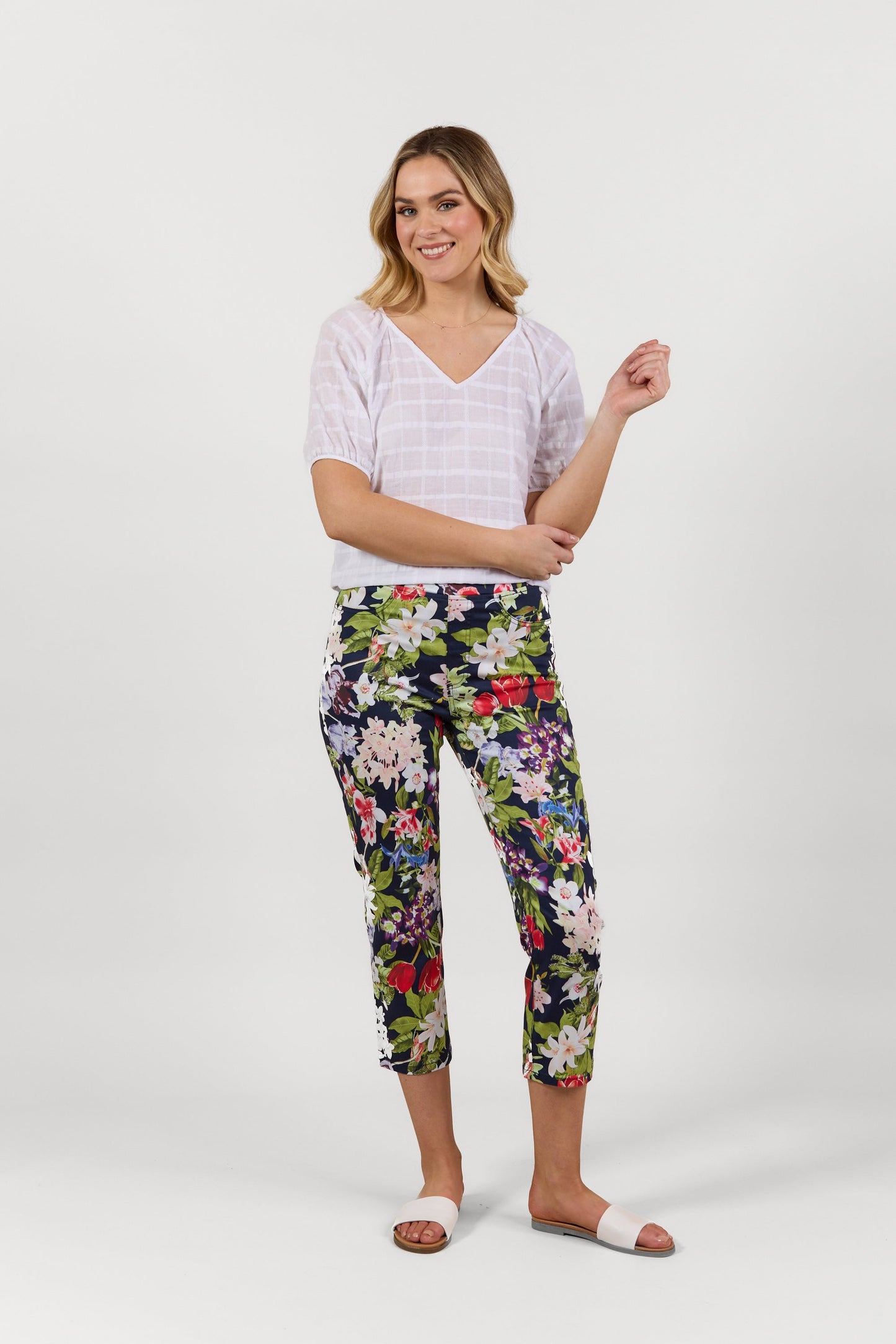S274LW Tulip - Slim Leg 7/8 Length Lightweight Pull-On - Vassalli