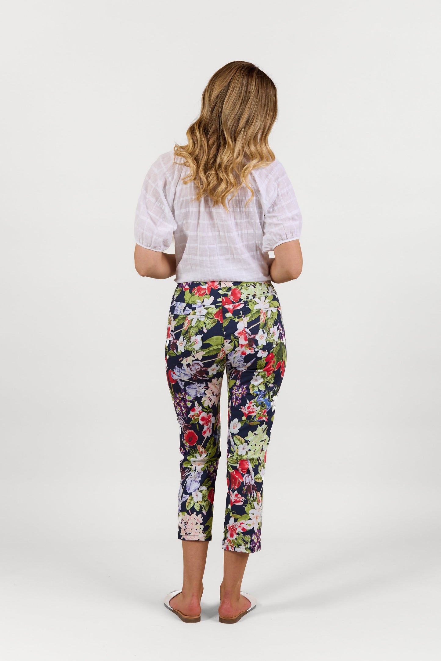 S274LW Tulip - Slim Leg 7/8 Length Lightweight Pull-On - Vassalli