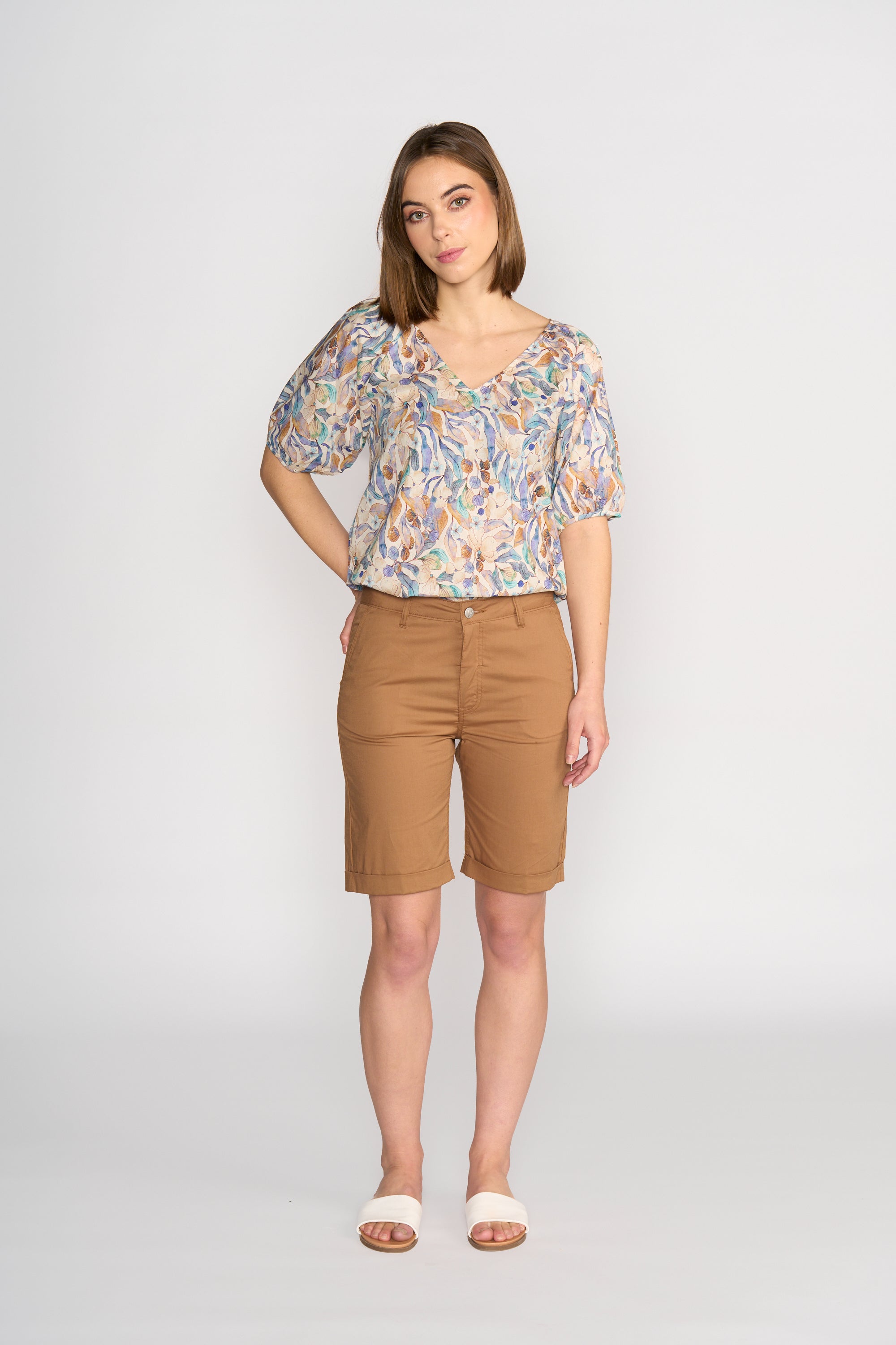 5775A Above Knee Short - Pecan - Vassalli