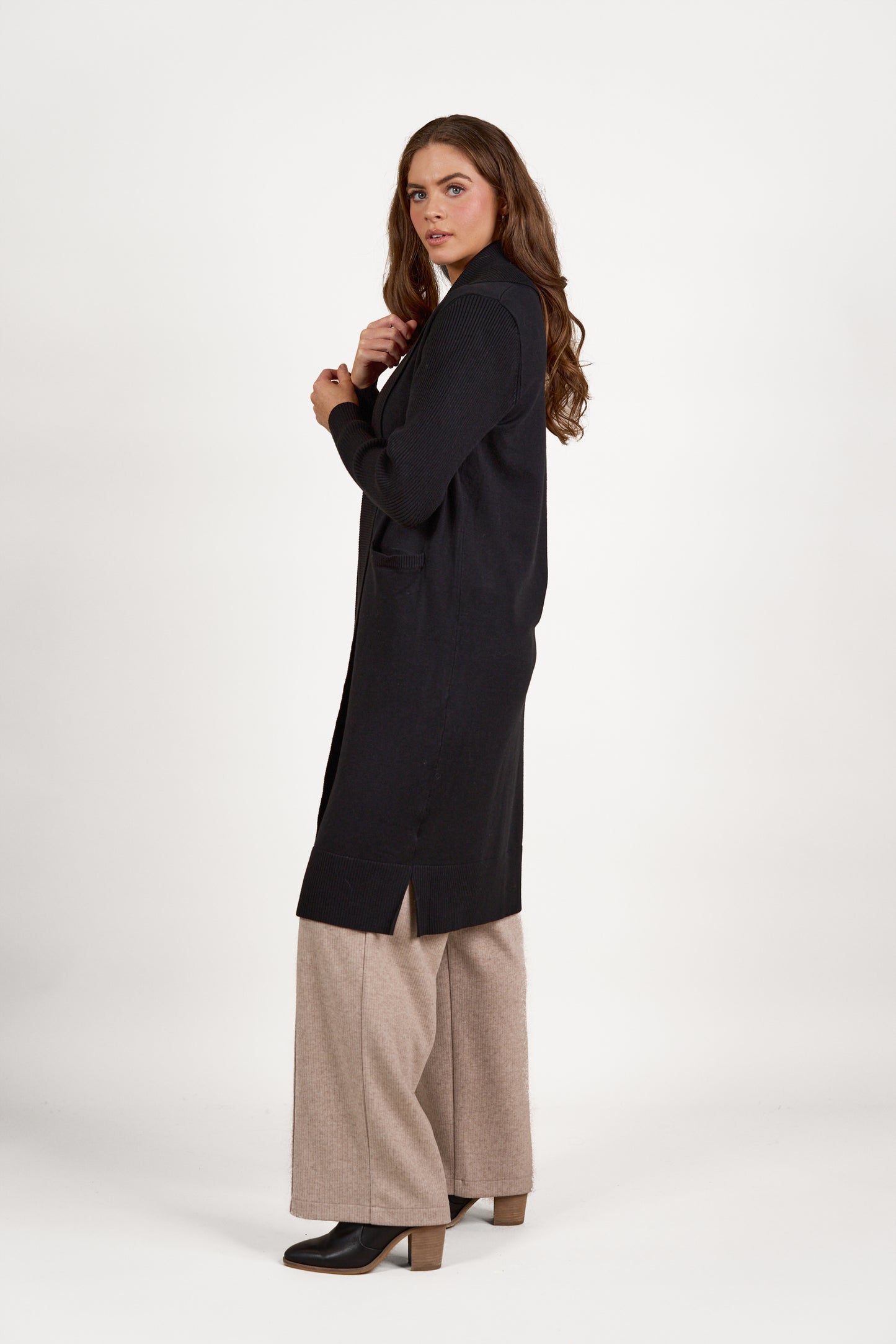 1065 Black - Open Longline Cardi with Pockets - Vassalli