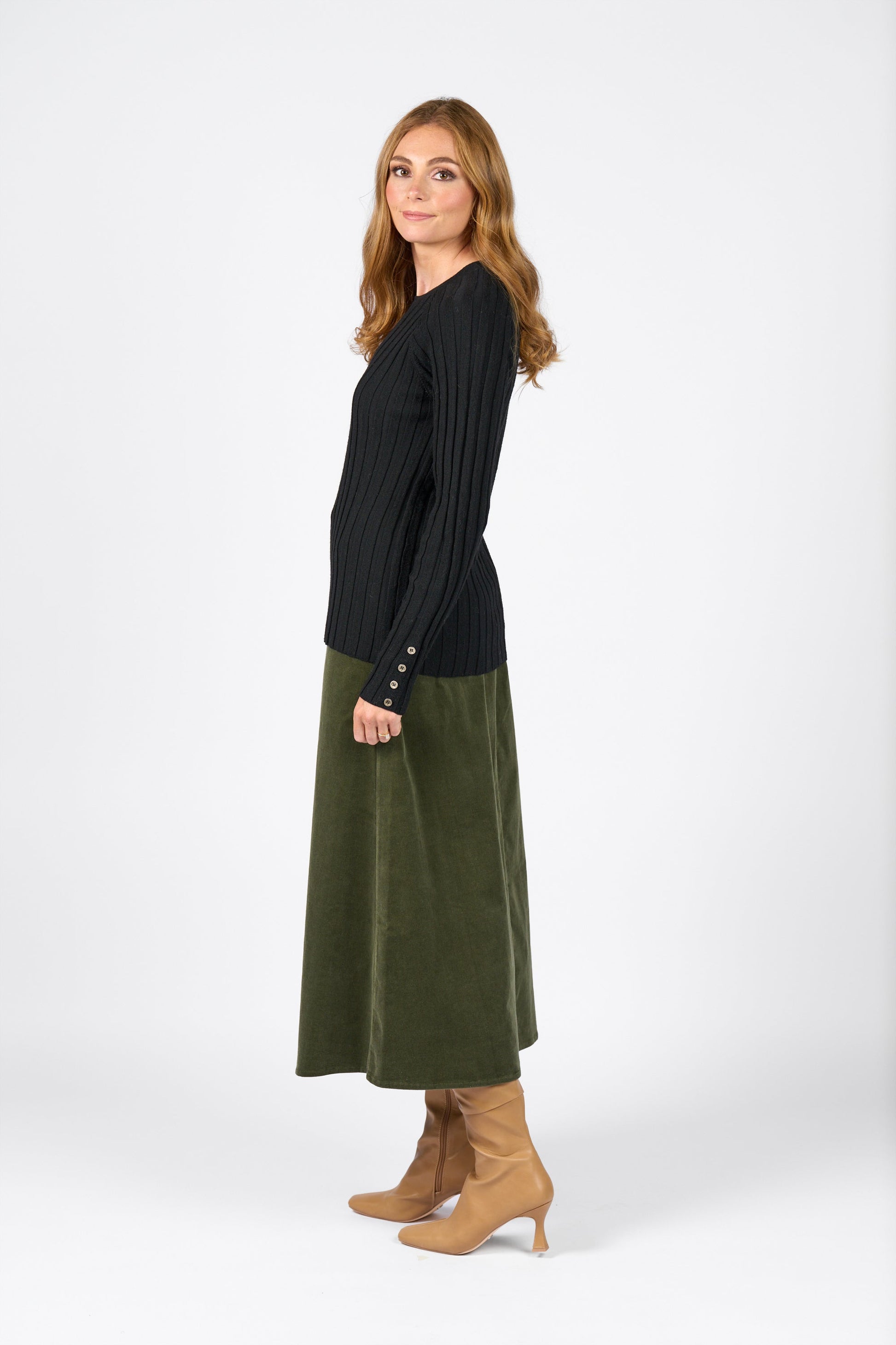1071 Black - Round Neck Ribbed Knit Jumper with Dome Cuff Detail - Vassalli