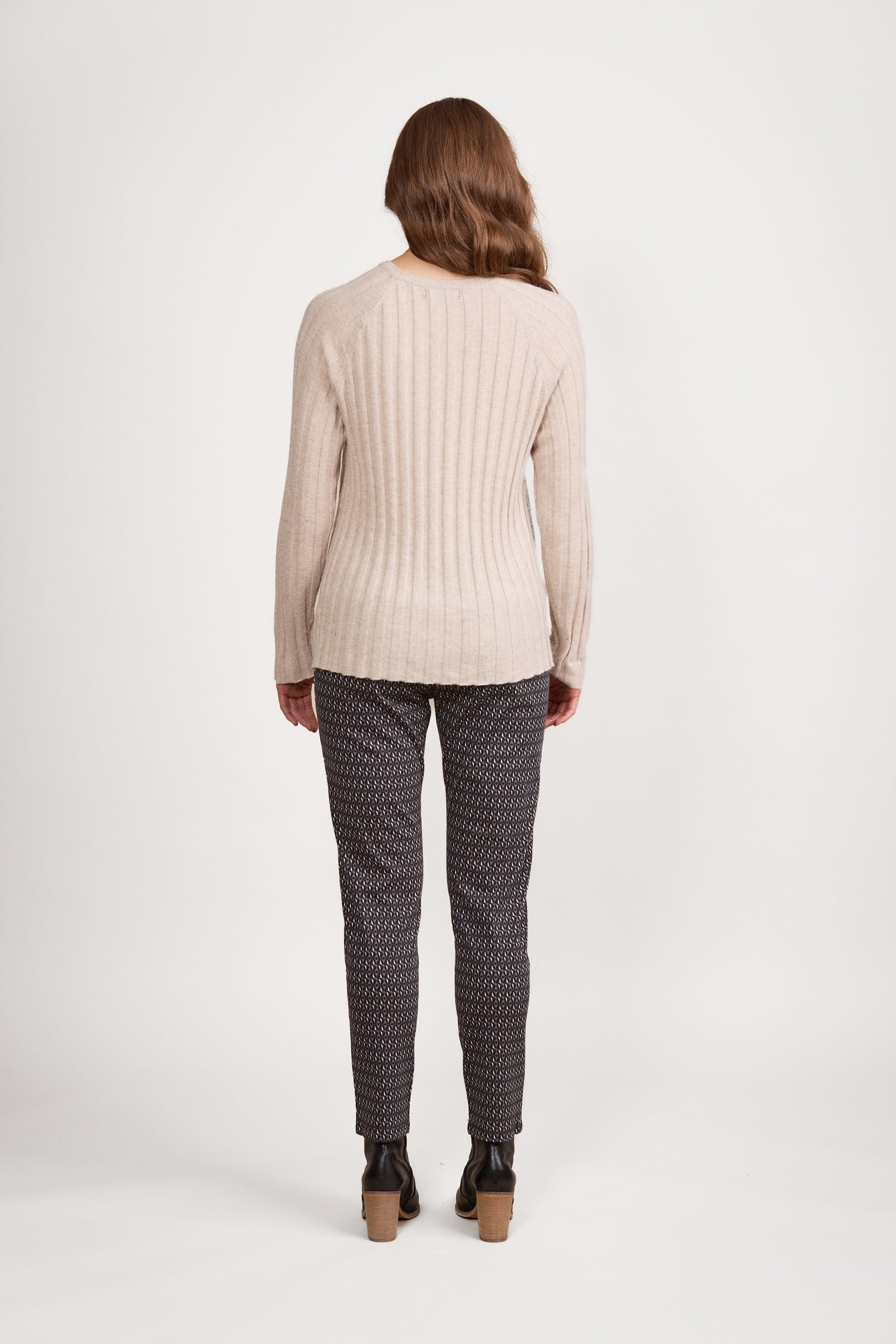 1071 Oatmeal - Round Neck Ribbed Knit Jumper with Dome Cuff Detail - Vassalli