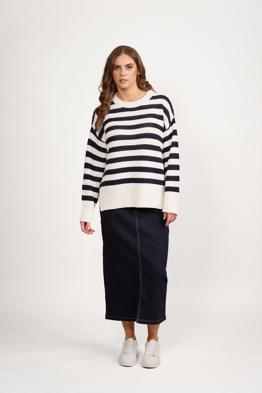 1079 Off White/Ink - Round Neck Relaxed Jumper - Vassalli