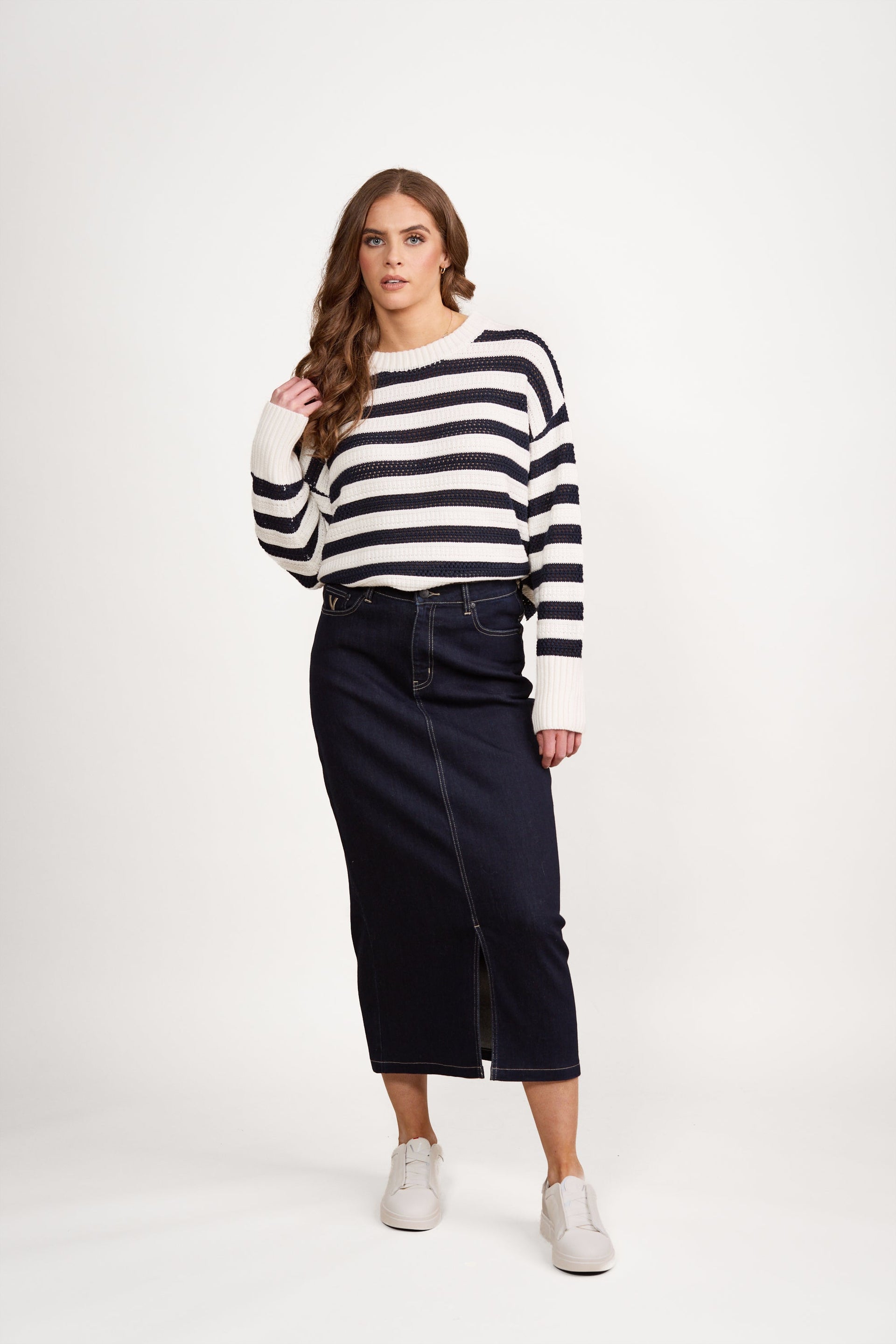 1079 Off White/Ink - Round Neck Relaxed Jumper - Vassalli