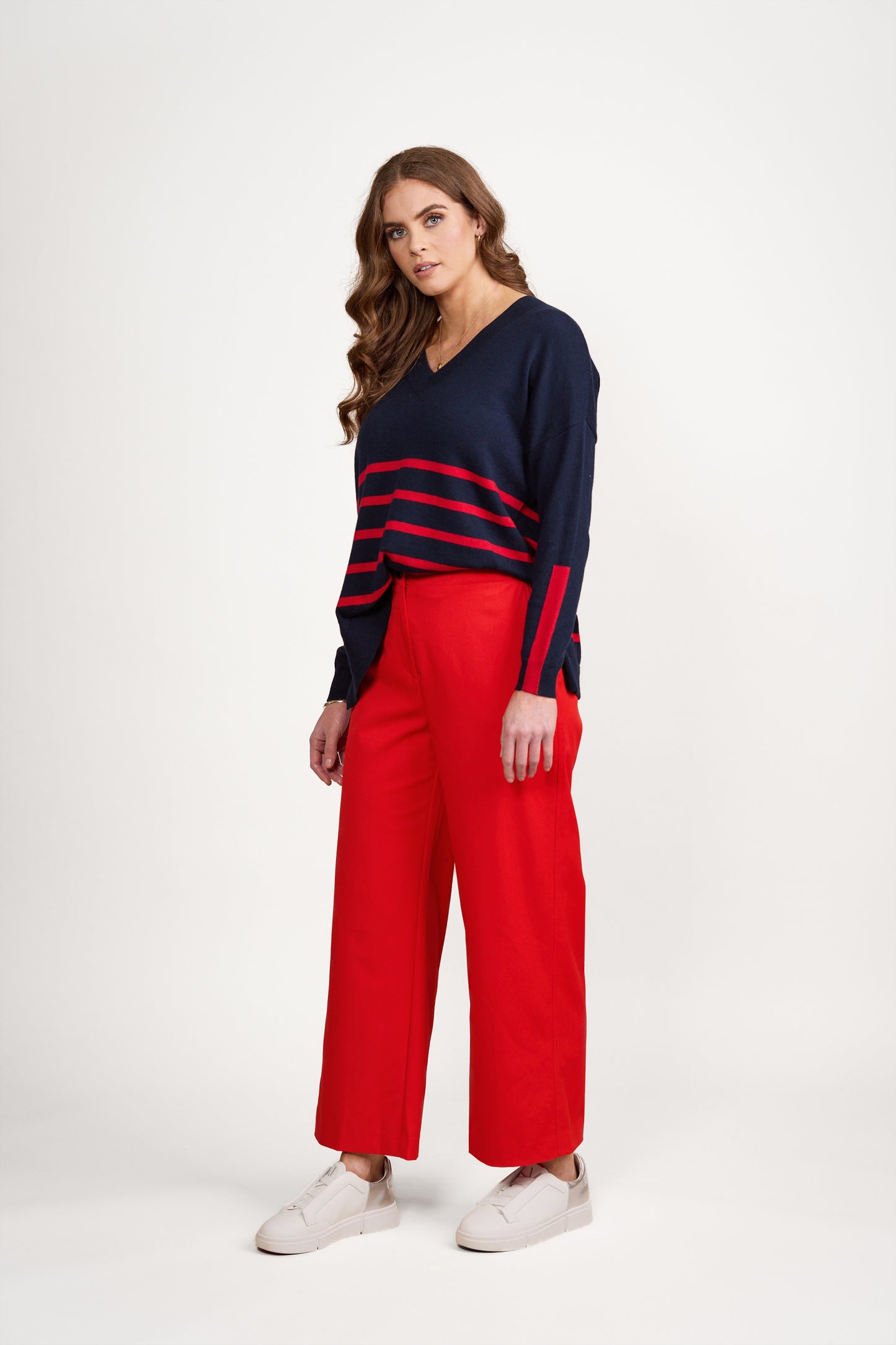 1083 Ink/Red - Relaxed V Neck Sweater - Vassalli