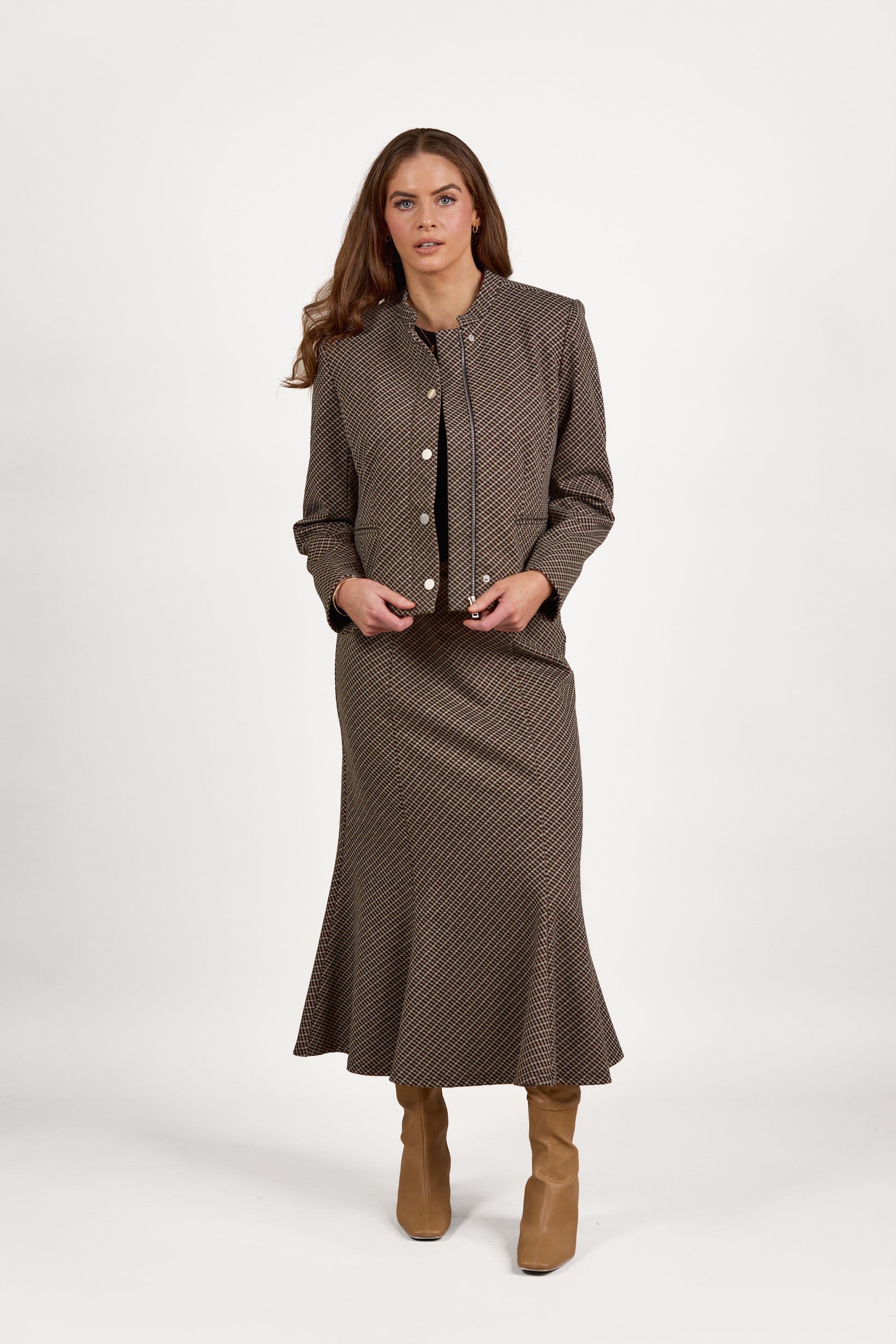 2084 Brentwood - Collarless Short Jacket with Concealed Zip - Vassalli