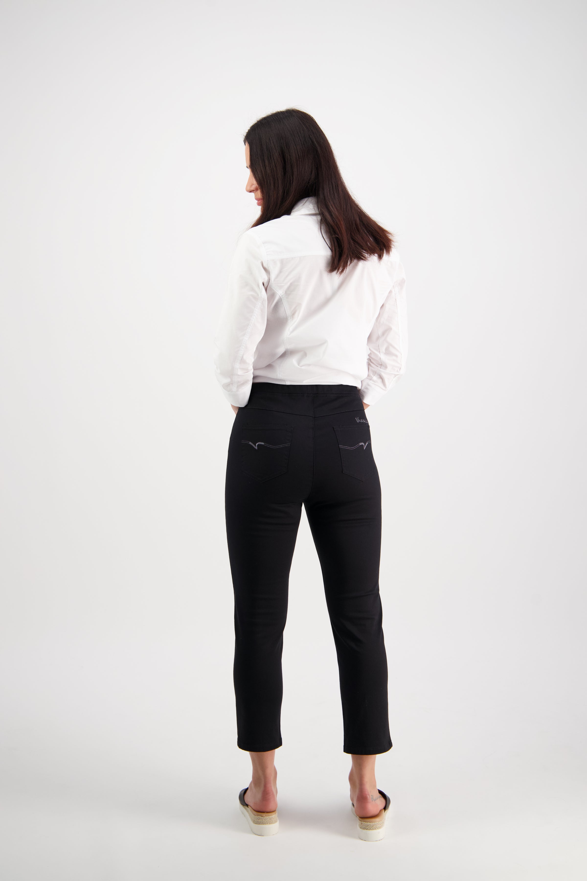 271LW Black - Plain Skinny Leg 7/8 Length Lightweight Pull-On - Vassalli