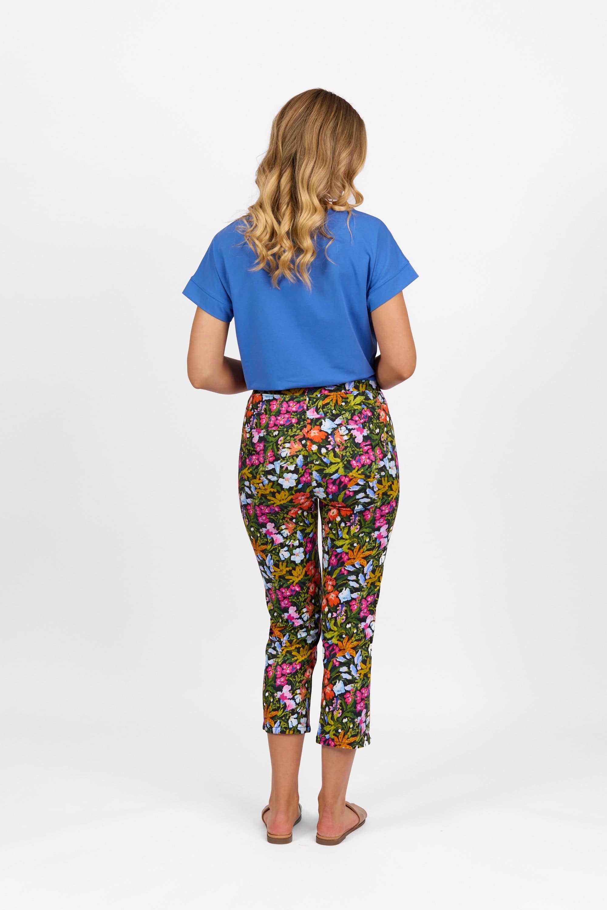 274LW Lola - Printed Slim Leg 7/8 Length Lightweight Pull-On - Vassalli