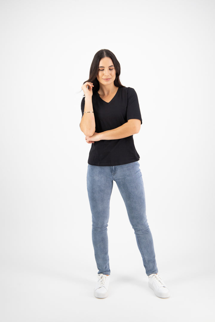3333 Black - V-Neck Tee - Vassalli