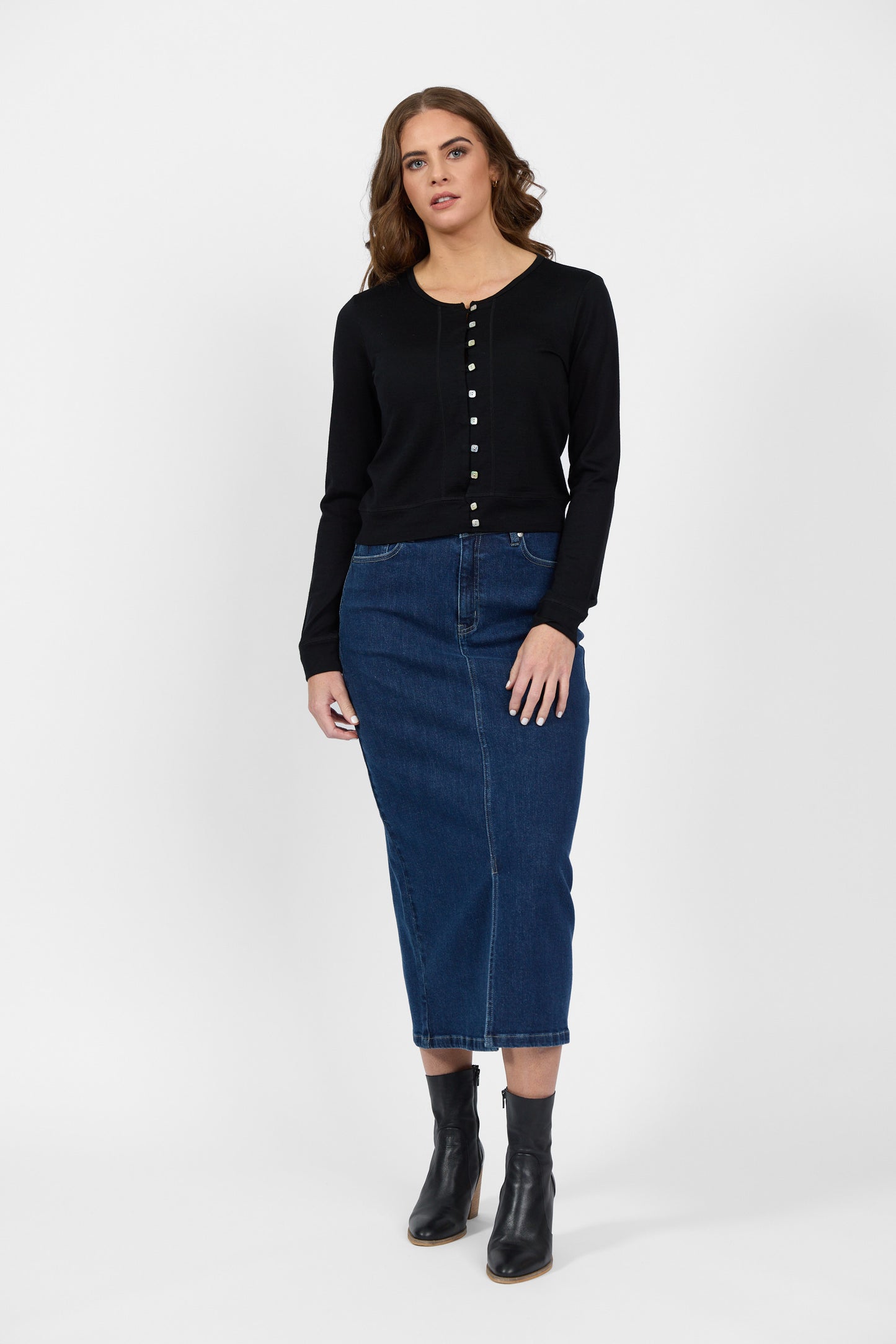 4147 Black - 100% Merino Cropped Cardi - Vassalli