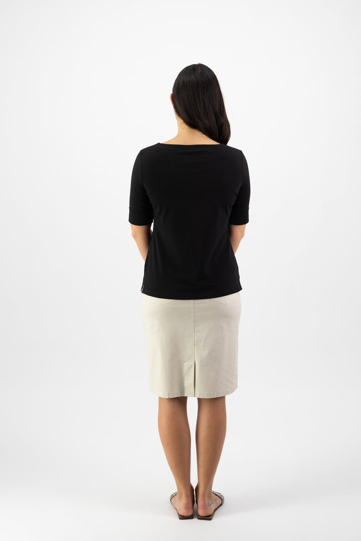 4262 Black - Boat Neck Top - Vassalli