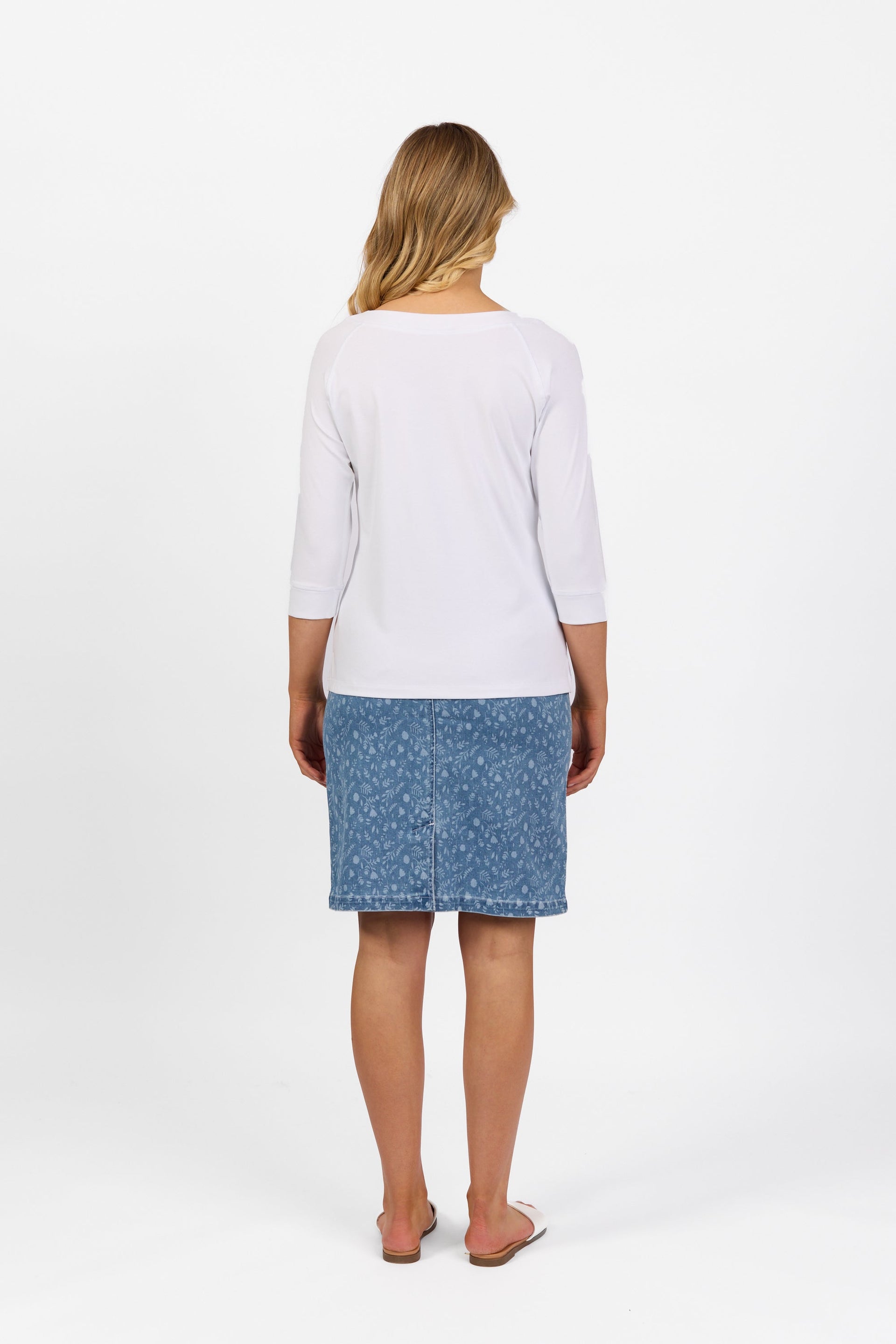 4381 White - Boat Neck 3/4 Sleeve Top - Vassalli