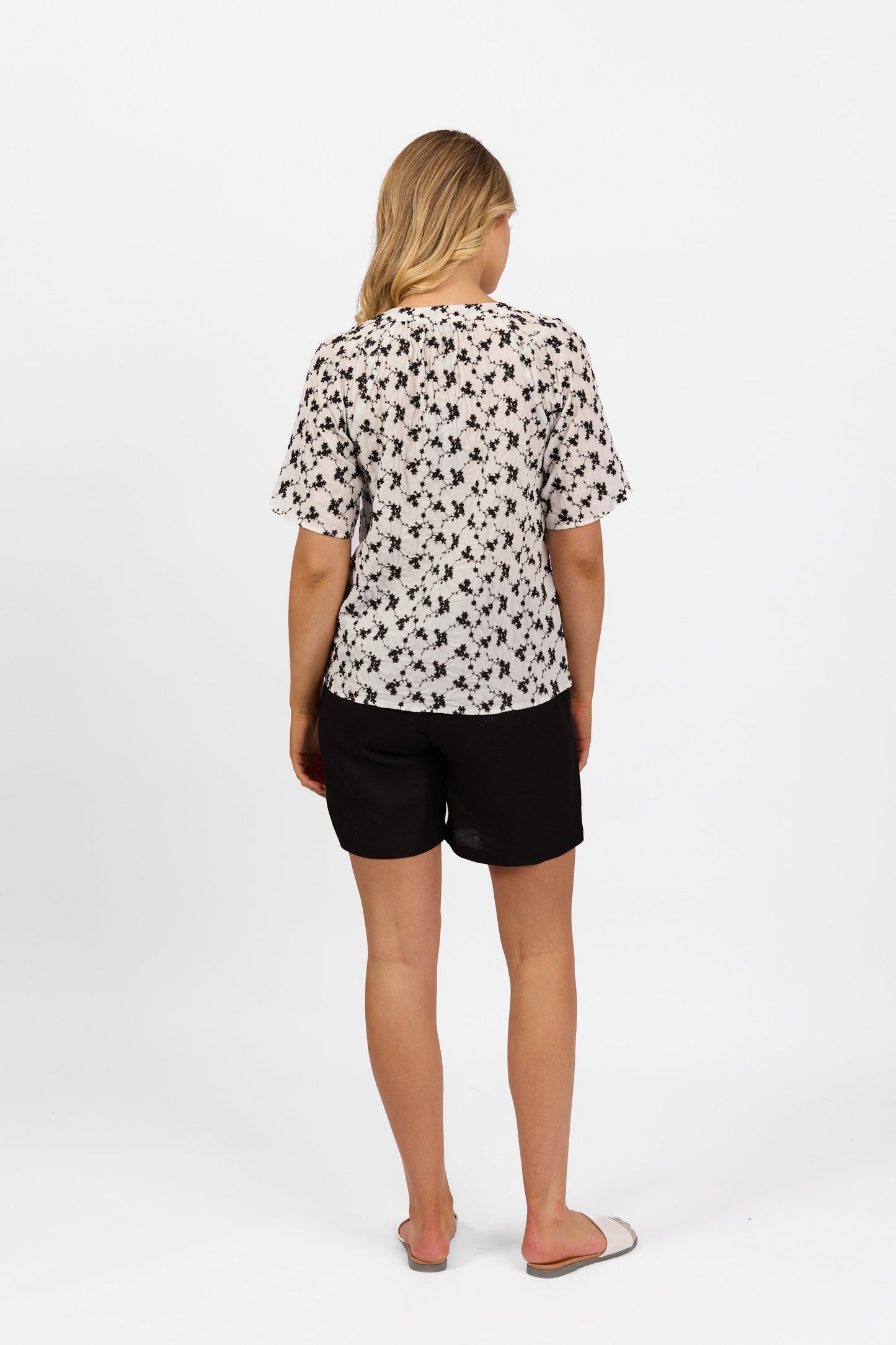 4462P Floral - Short Sleeve Button-Up Top with V Neck and Shirred Shoulders - Vassalli