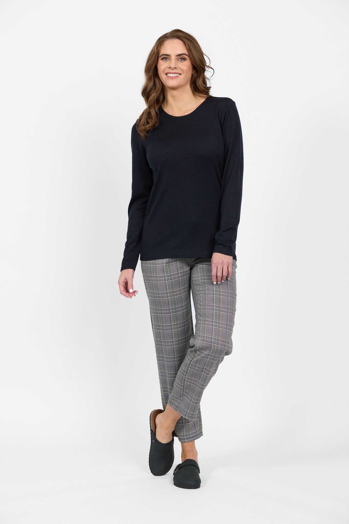 4467 Midnight - 100% Merino Basic Long Sleeve Crew Neck Top - Vassalli