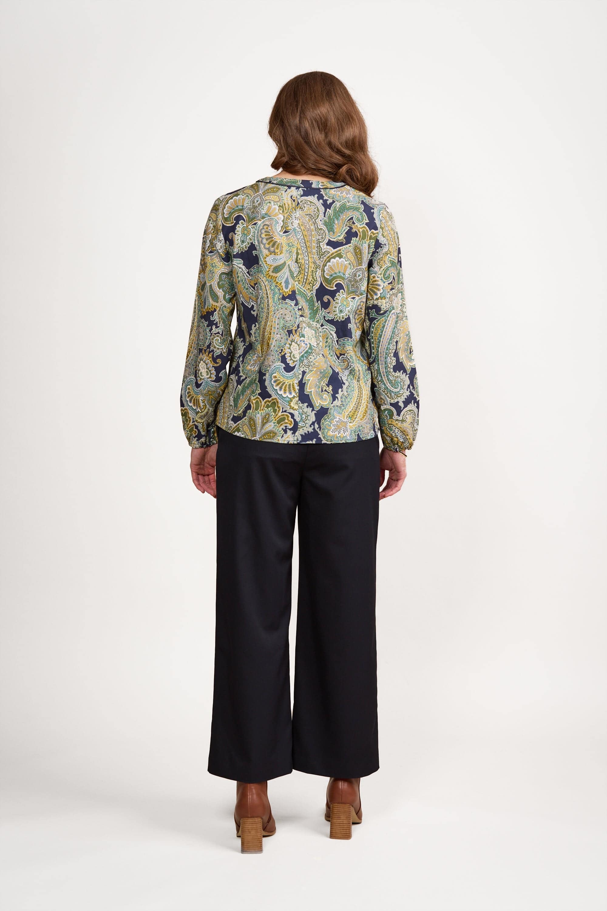 4481 Liberty - V Neck Long Sleeve Top with Front Piping Detail - Vassalli