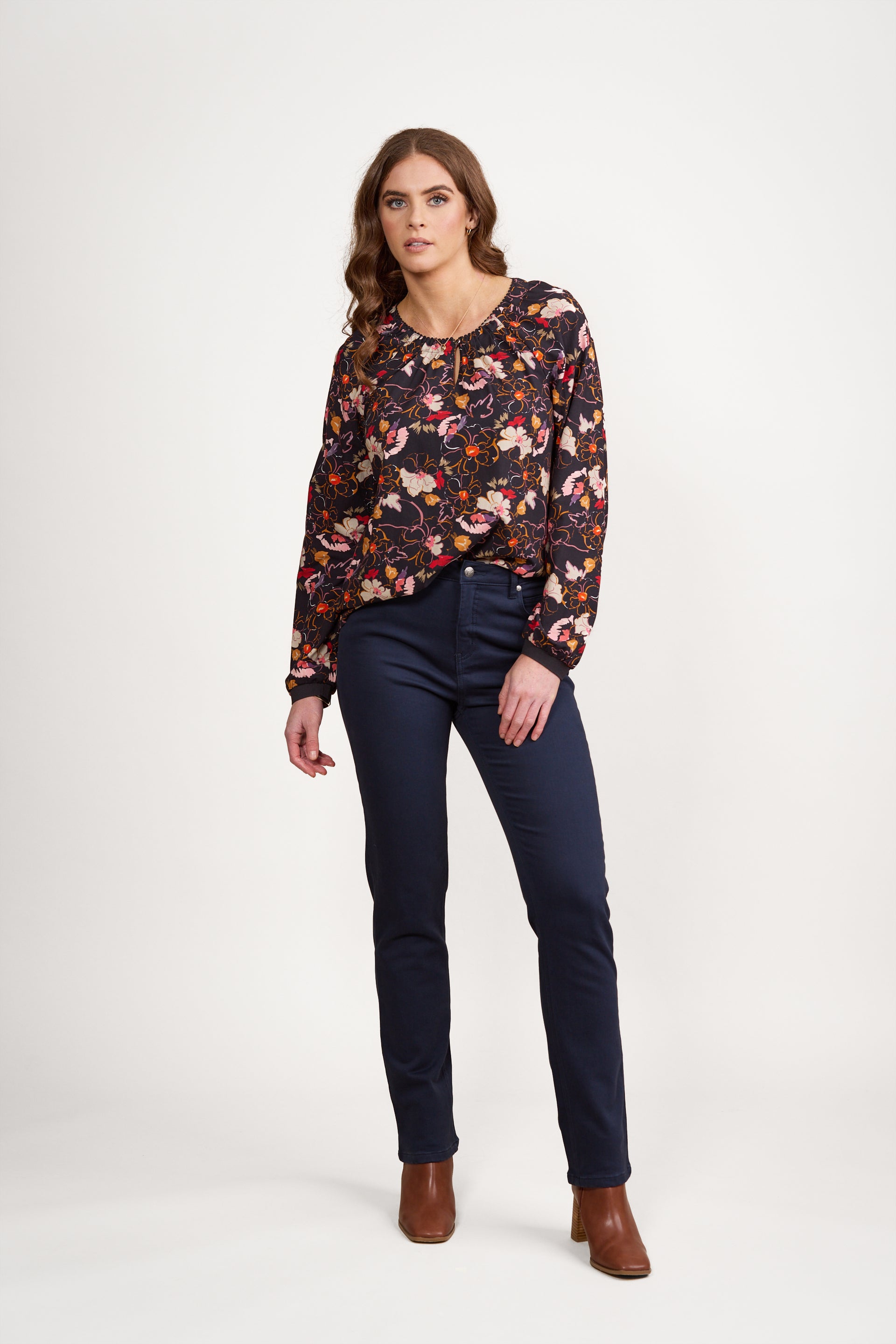 5004K Carbon - Slim Leg Knit Jean - Vassalli
