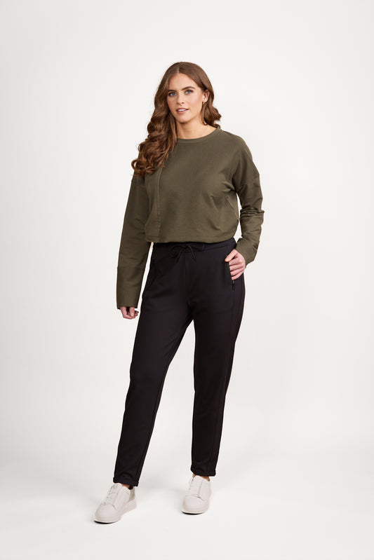 5026 Black - Relaxed Leg Ankle Grazer Pant - Vassalli