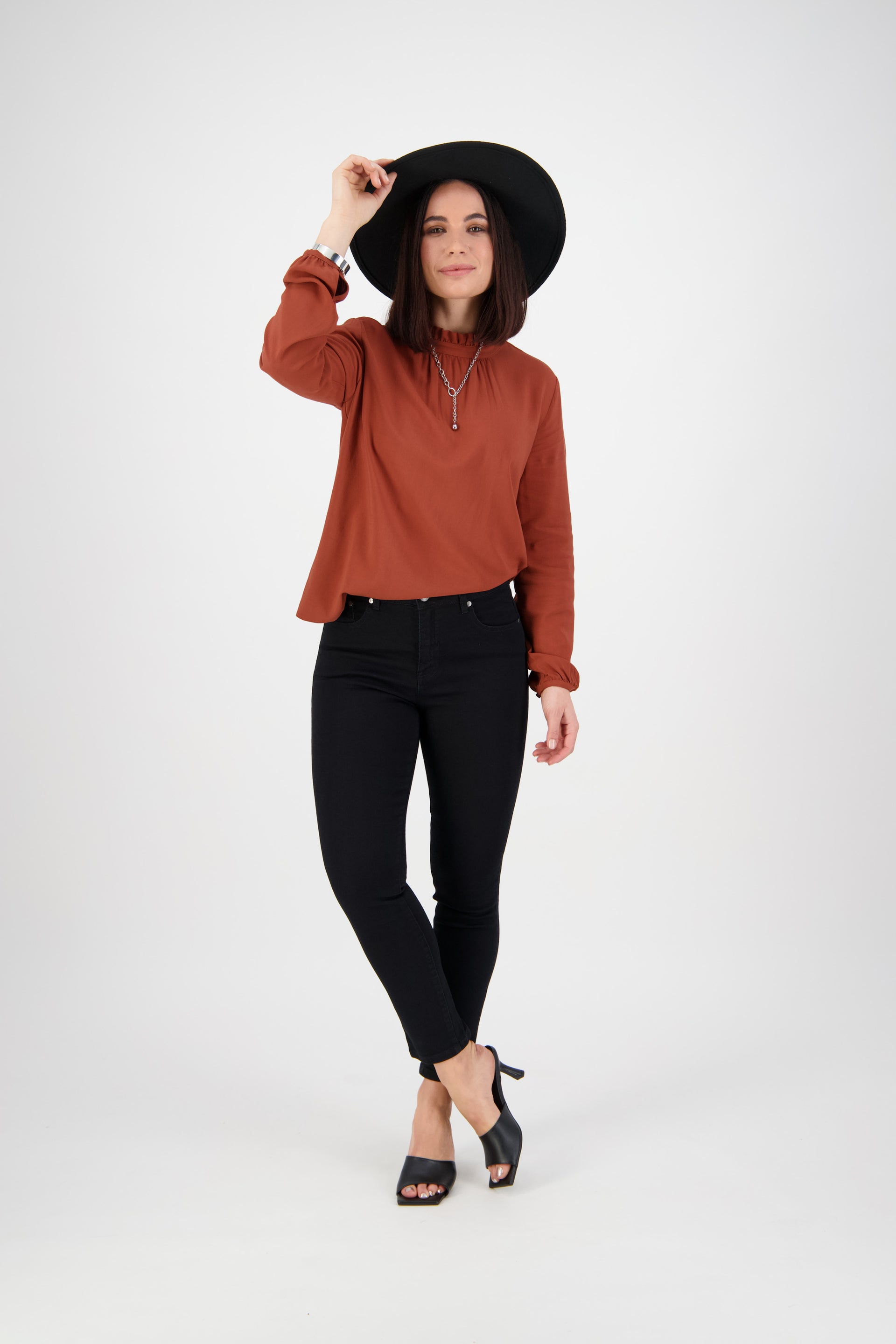 5744 Black Denim - Skinny Leg Ankle Grazer Jean - Vassalli