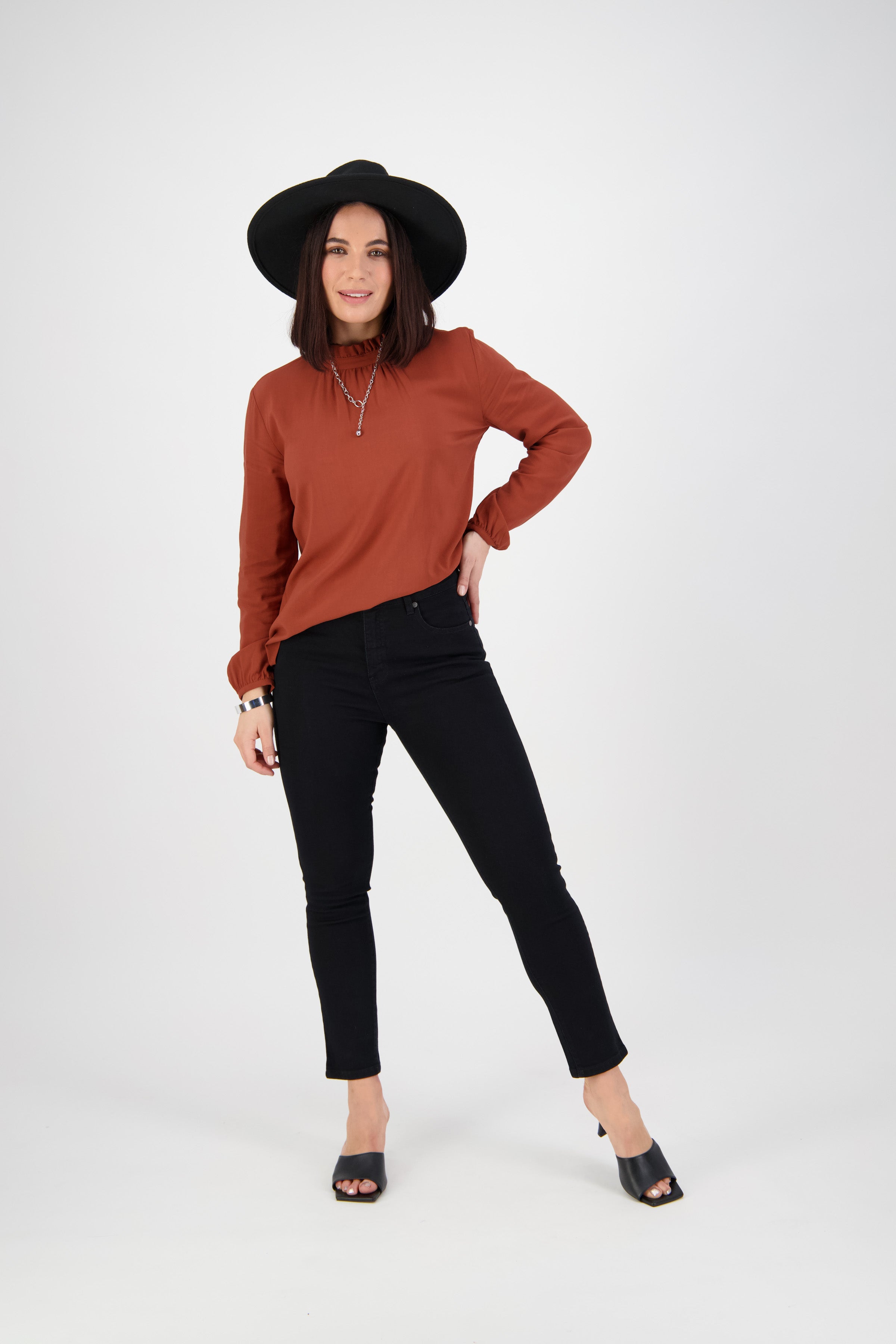 5744 Black Denim - Skinny Leg Ankle Grazer Jean - Vassalli