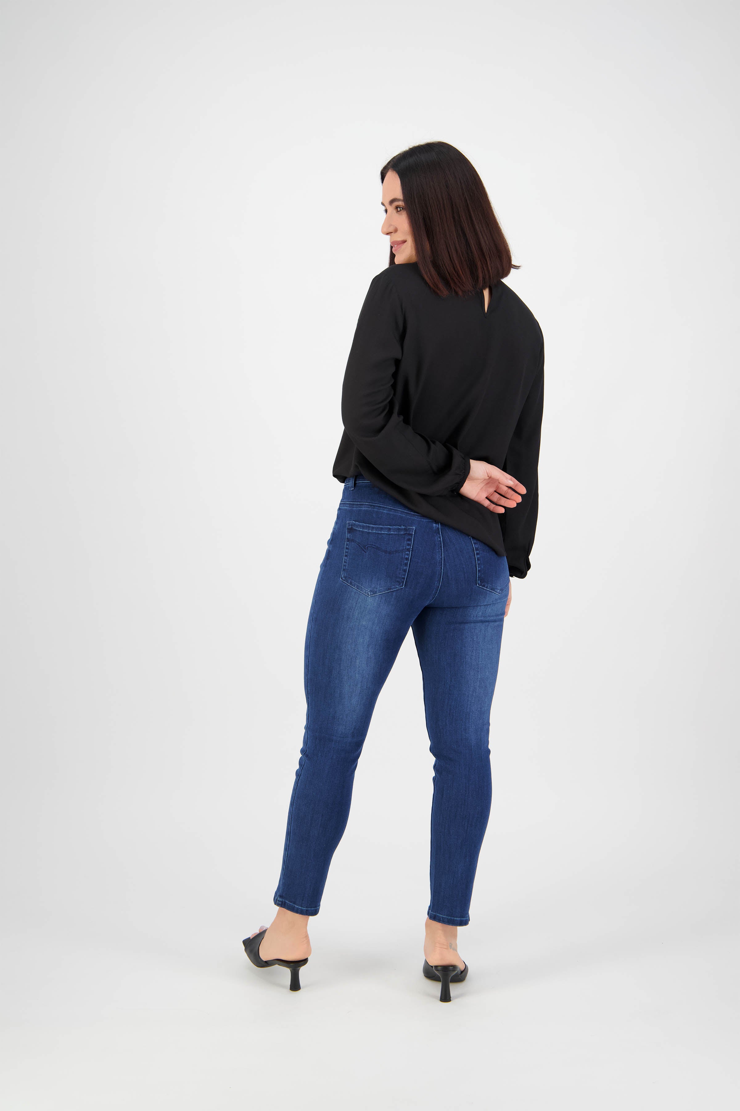 5744 Blue Denim - Skinny Leg Ankle Grazer Jean - Vassalli