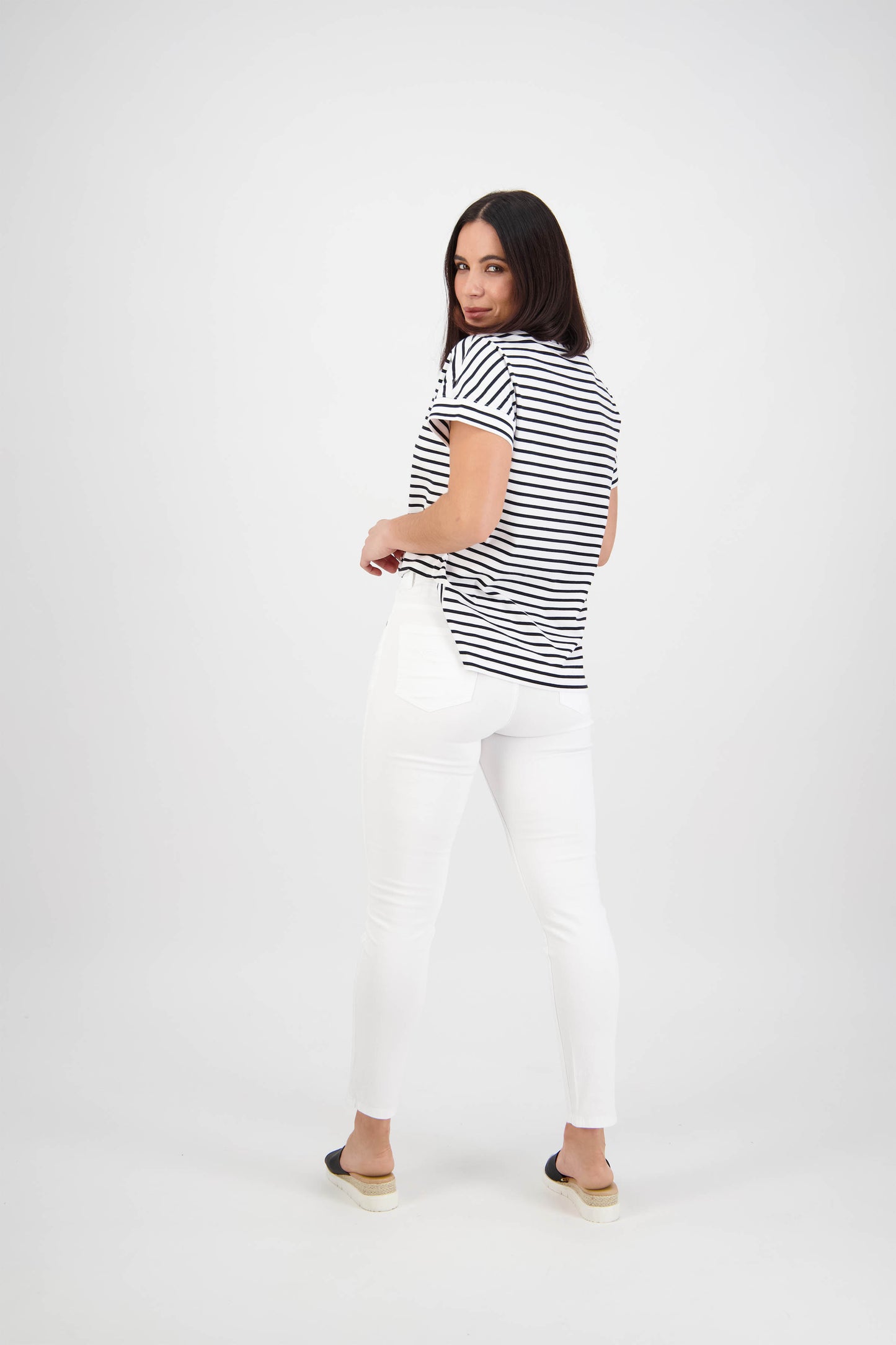 5744 White Denim - Skinny Leg Ankle Grazer Jean - Vassalli