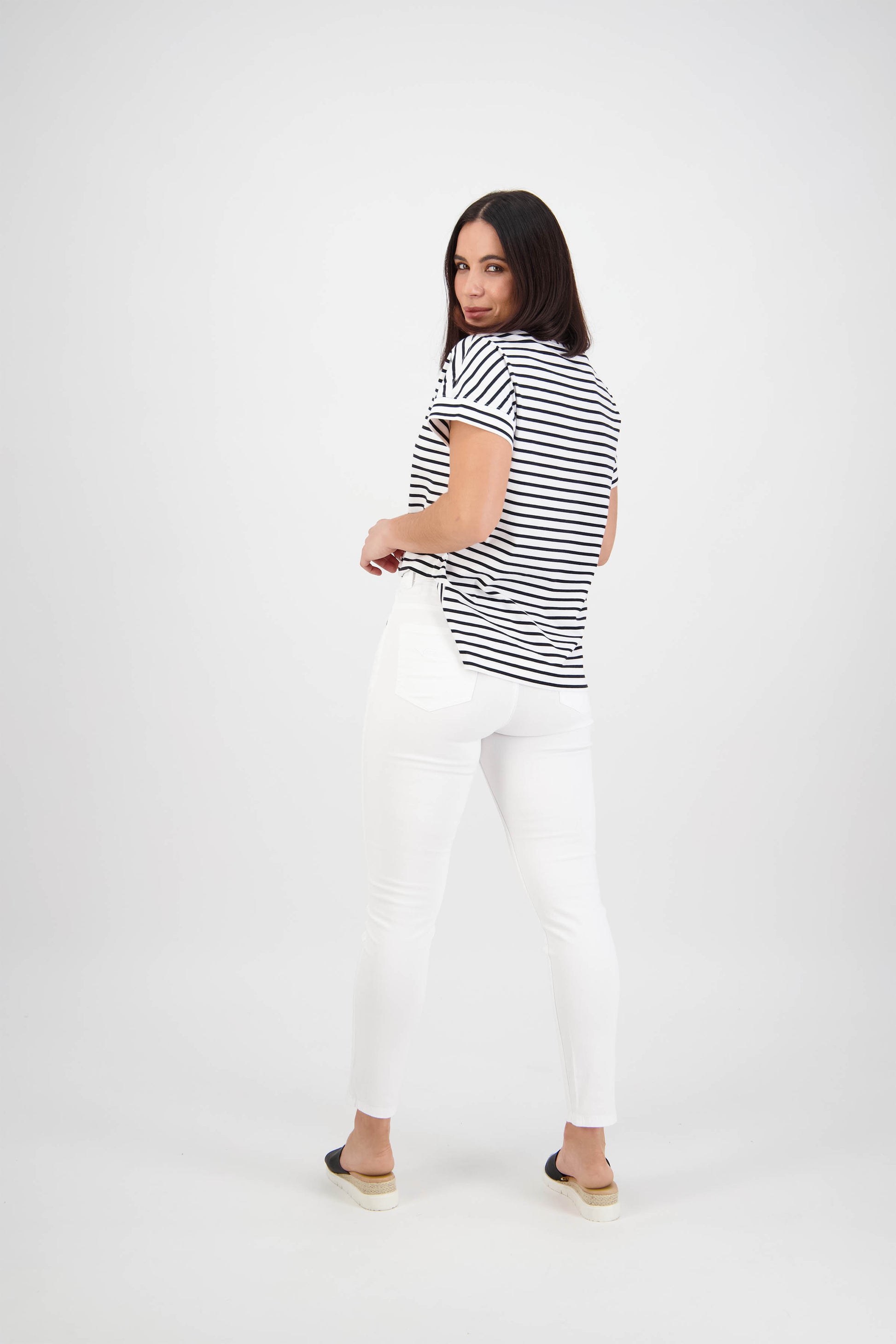 5744 White Denim - Skinny Leg Ankle Grazer Jean - Vassalli
