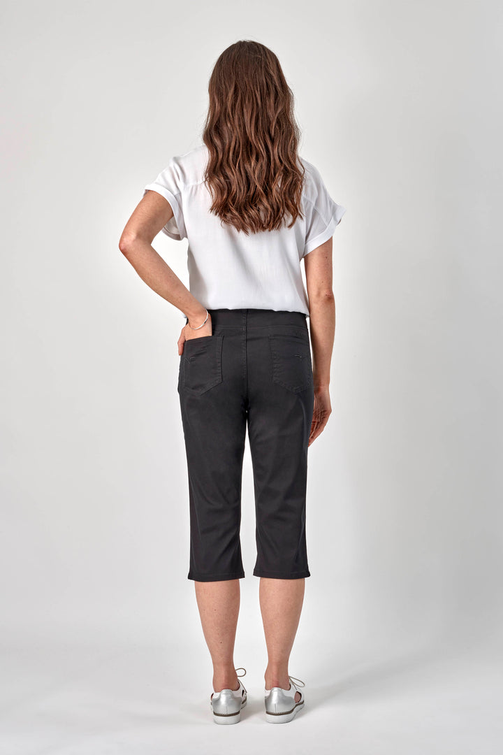 5765LW Black - Plain Skinny Leg 3/4 Length Lightweight Pant - Vassalli