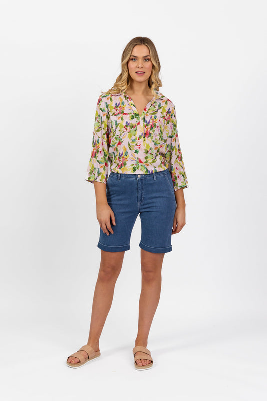 5775A Blue Hue - Slim Leg Above Knee Short - Vassalli