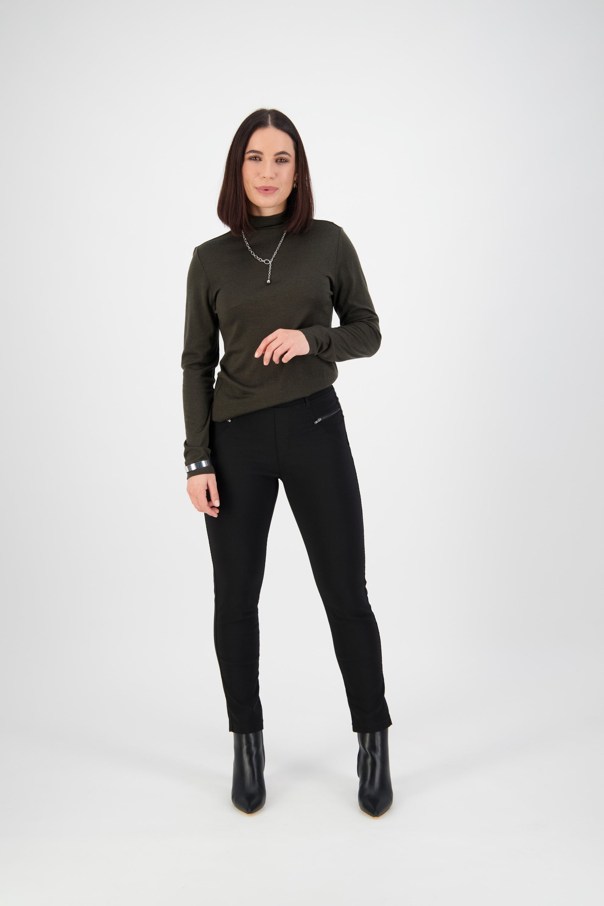 5853 Black - Skinny Leg Ankle Grazer Pull-On Pant - Vassalli