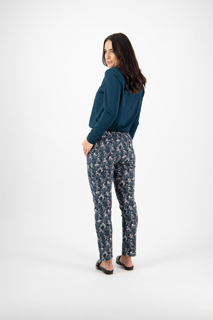 5899A Aspen - Skinny Leg Ankle Grazer Printed Pant with Elastic Back Waist - Vassalli