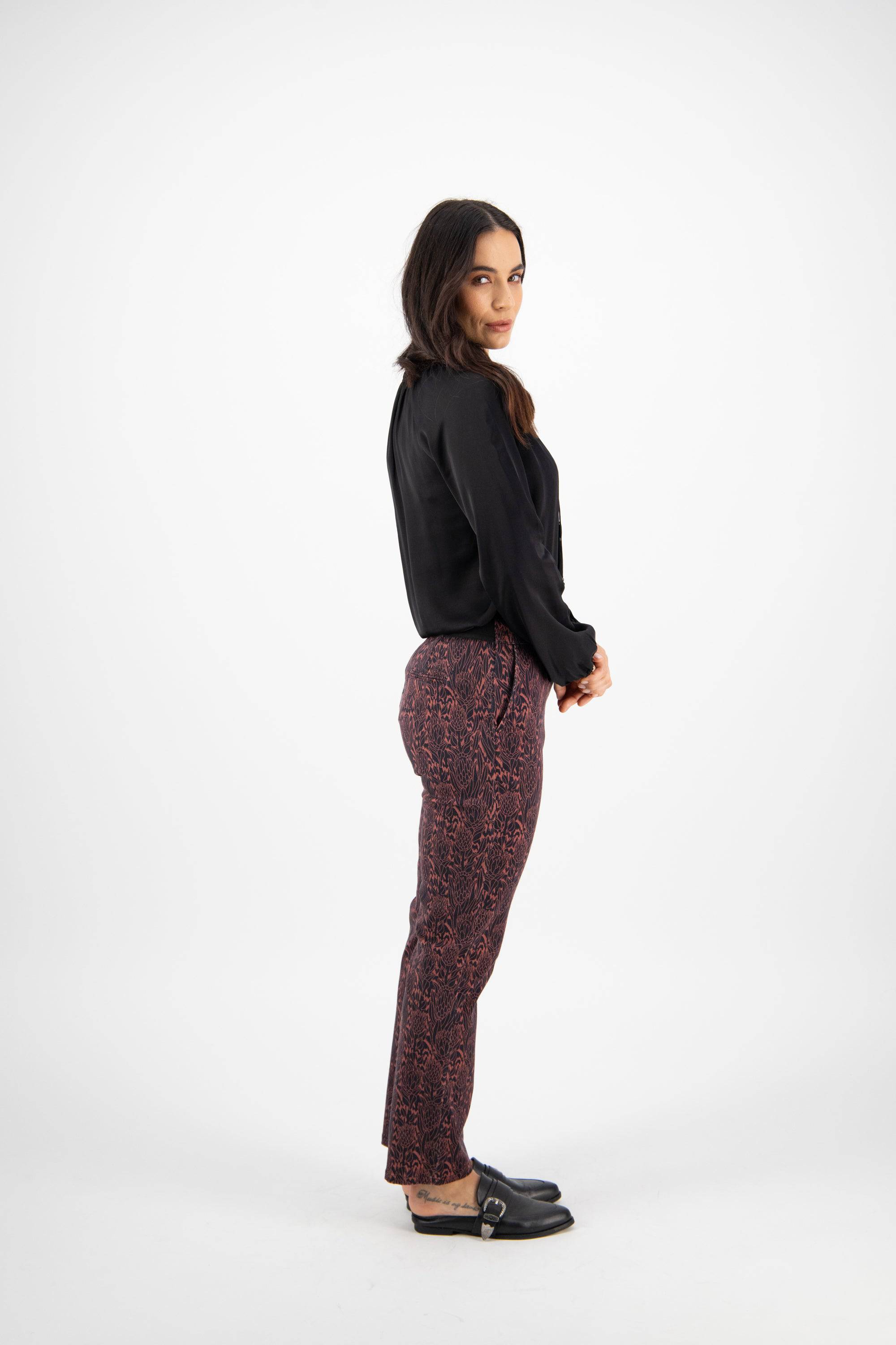 5985 Protea - Slim Leg Ankle Grazer Printed Pant with Elastic Back Waist - Vassalli