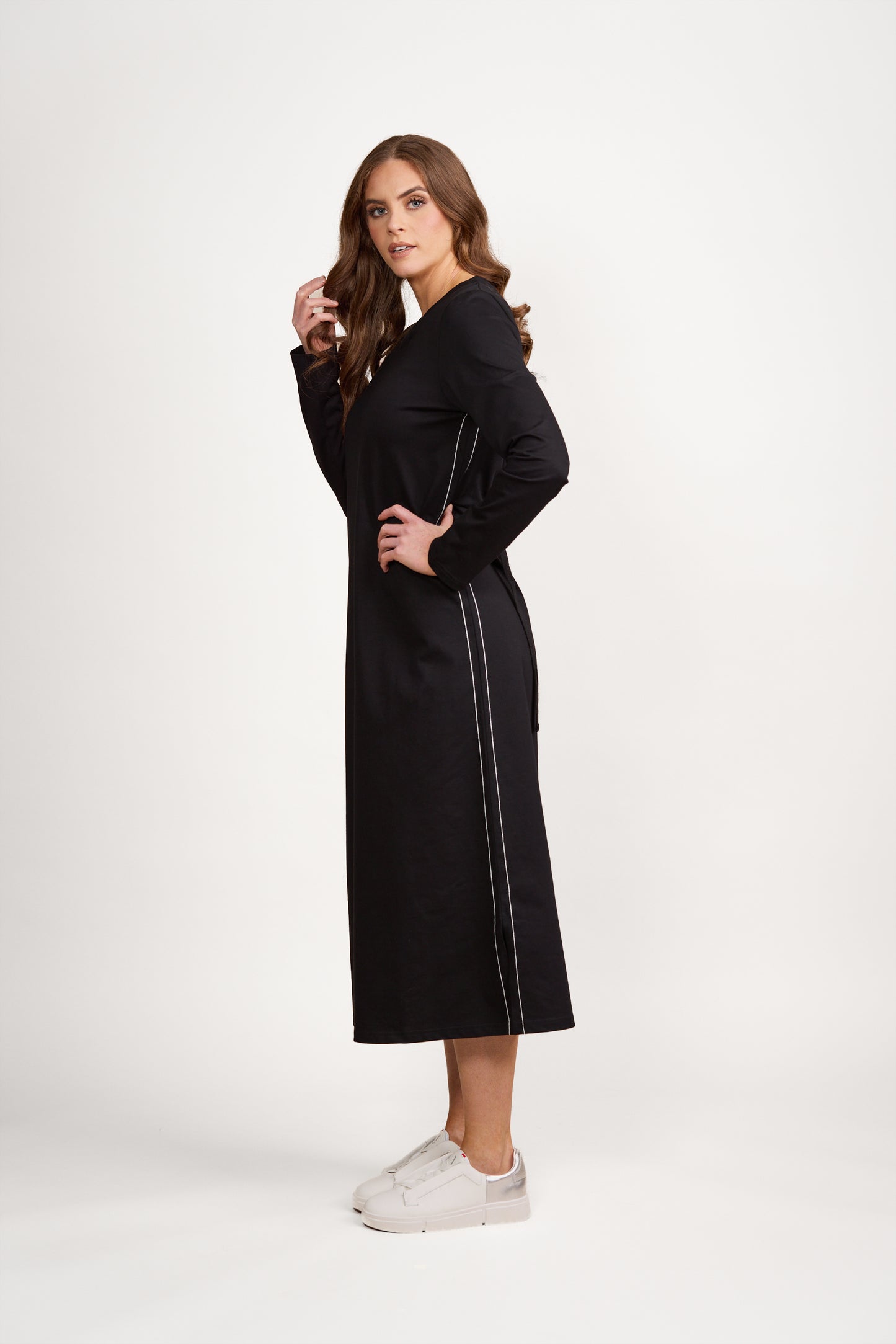 6110 Black/White - Long Sleeve Knit Dress with Tie Back and Contrast Stitch Detail - Vassalli