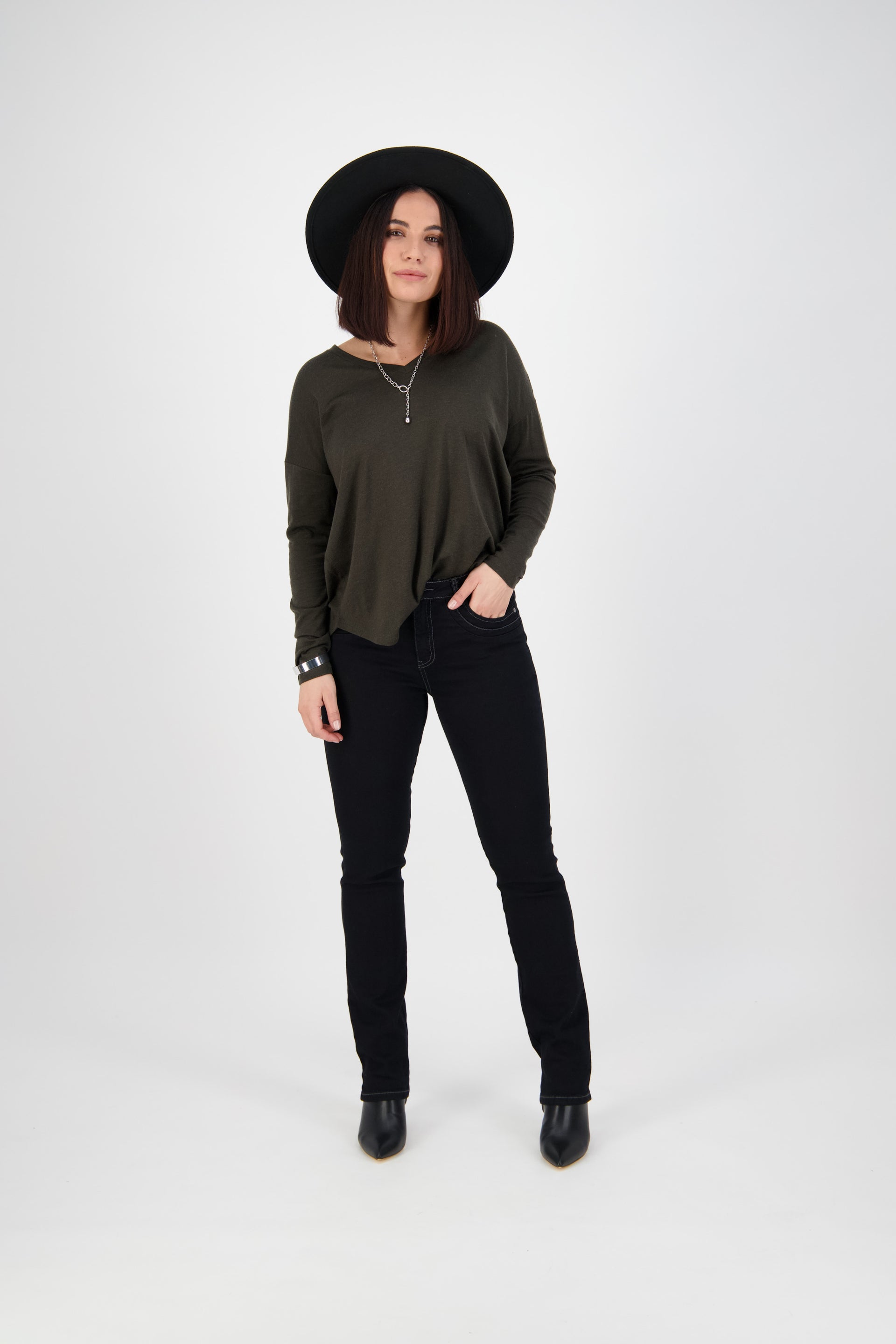 9901 Black Denim - Slim Leg Full Length Jean - Vassalli