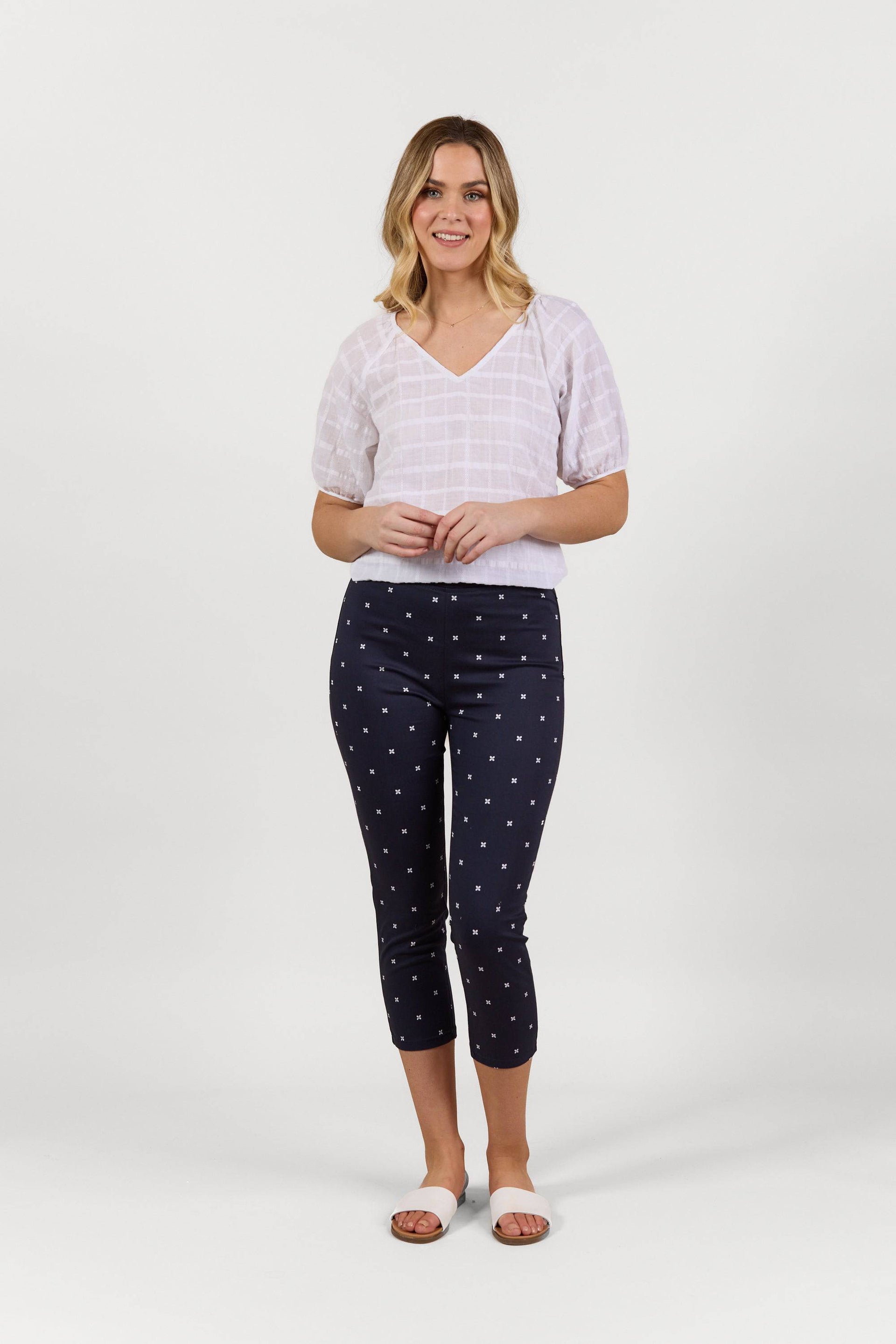 S271LW Navy Daisy - Skinny Leg 7/8 Length Lightweight Pull-On - Vassalli