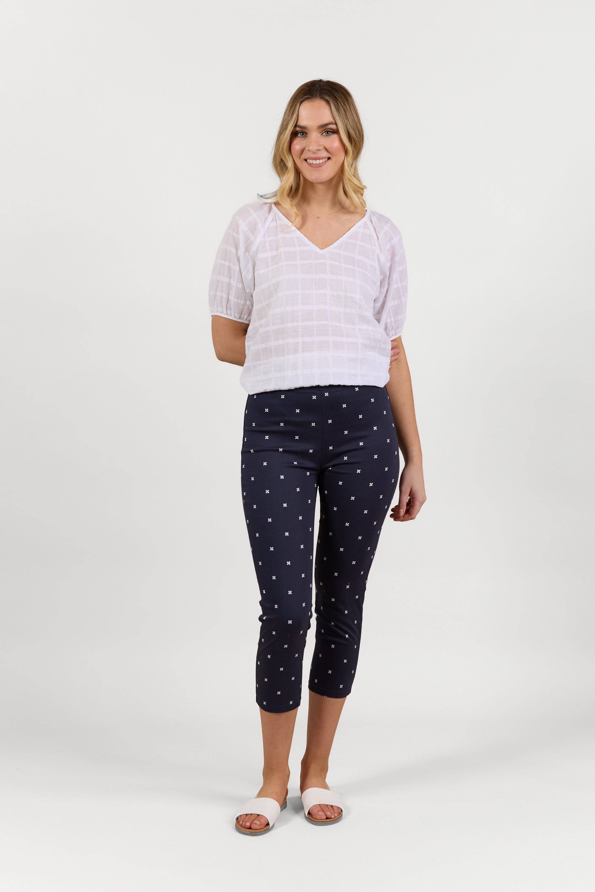 S271LW Navy Daisy - Skinny Leg 7/8 Length Lightweight Pull-On - Vassalli