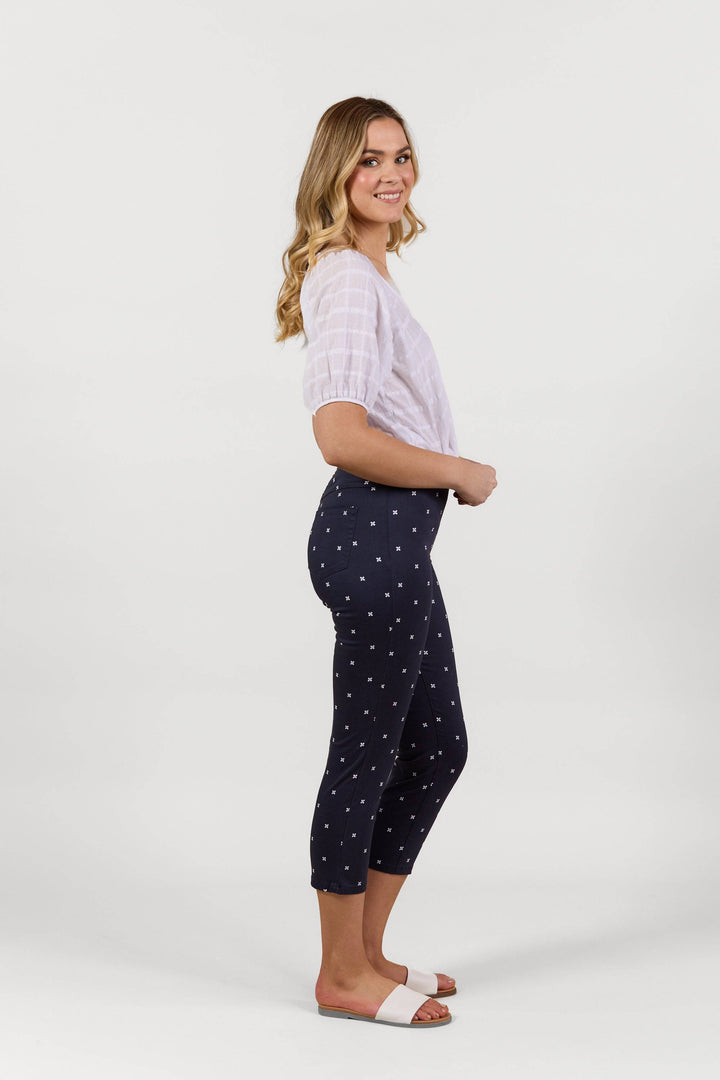 S271LW Navy Daisy - Skinny Leg 7/8 Length Lightweight Pull-On - Vassalli