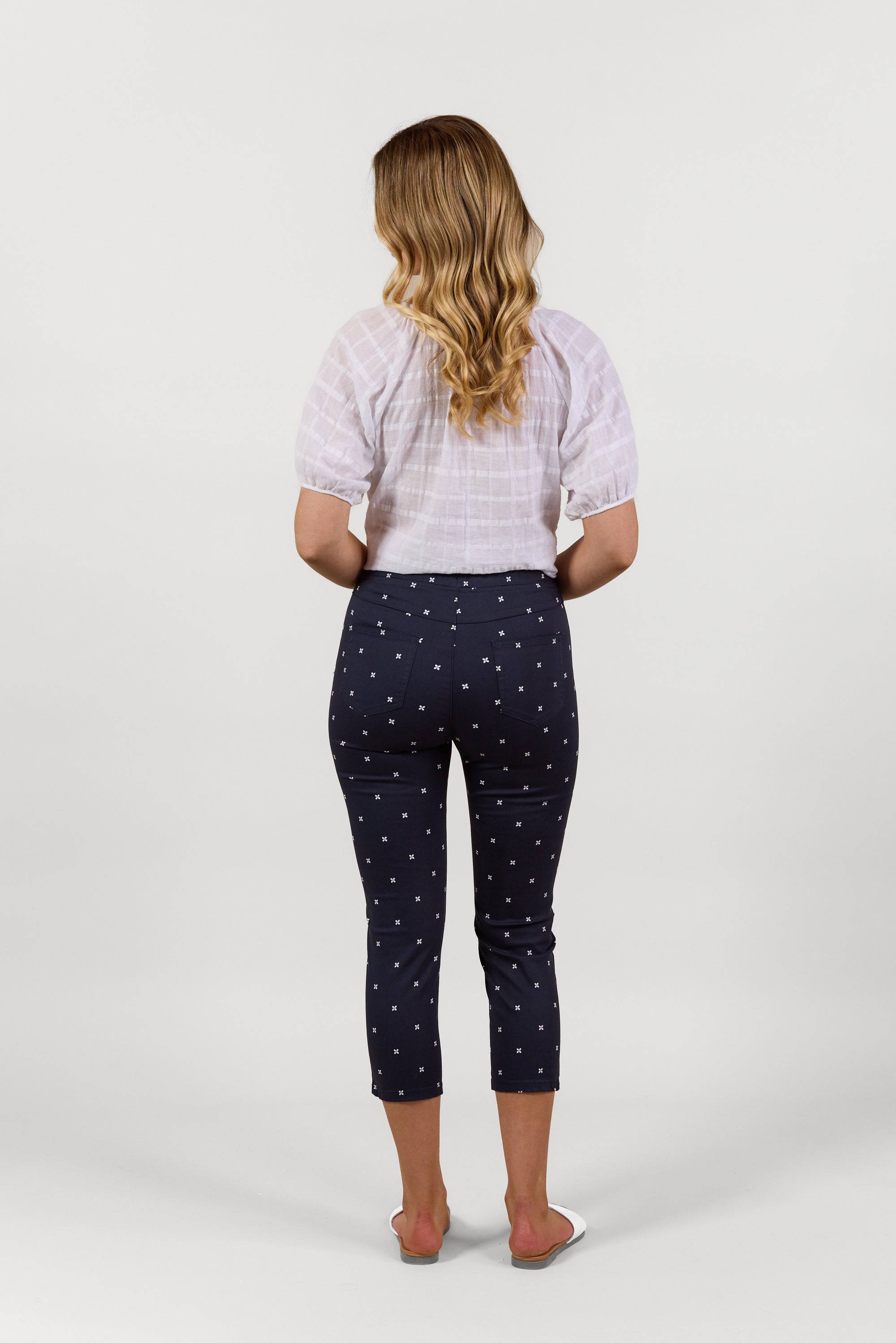 S271LW Navy Daisy - Skinny Leg 7/8 Length Lightweight Pull-On - Vassalli